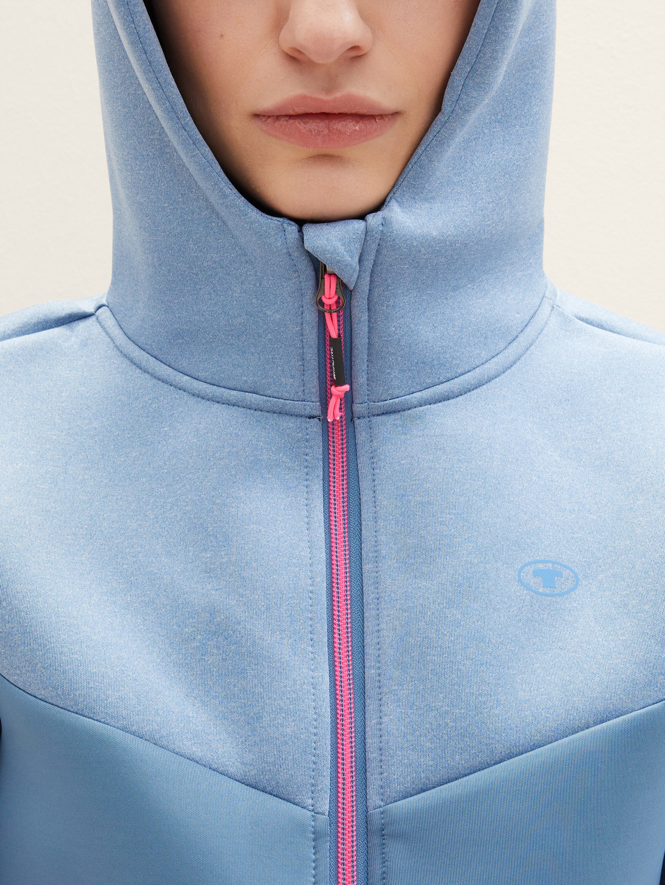 Sport-Sweatjacke mit Kapuze - 2