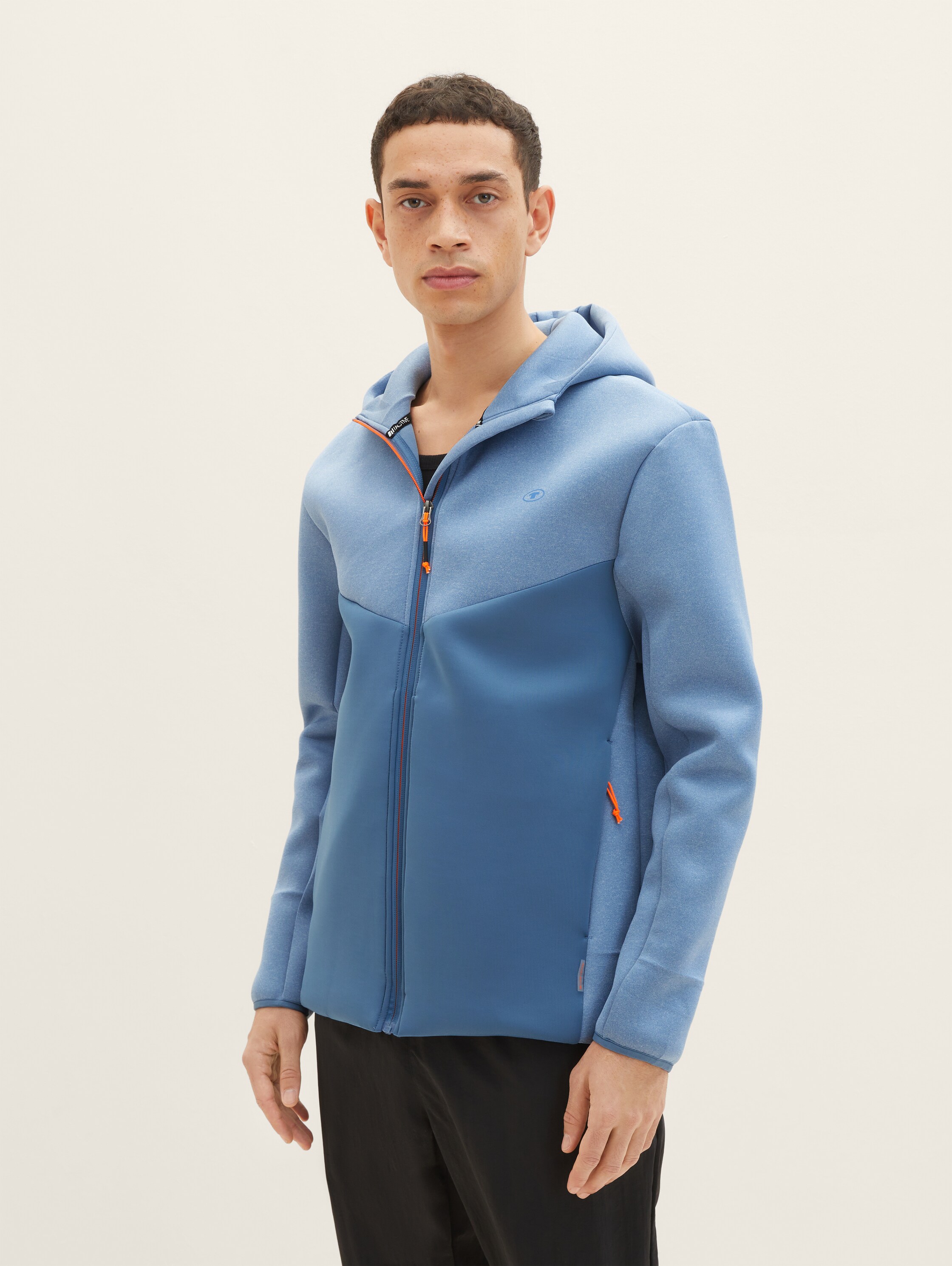 Sport-Sweatjacke mit Kapuze - 3