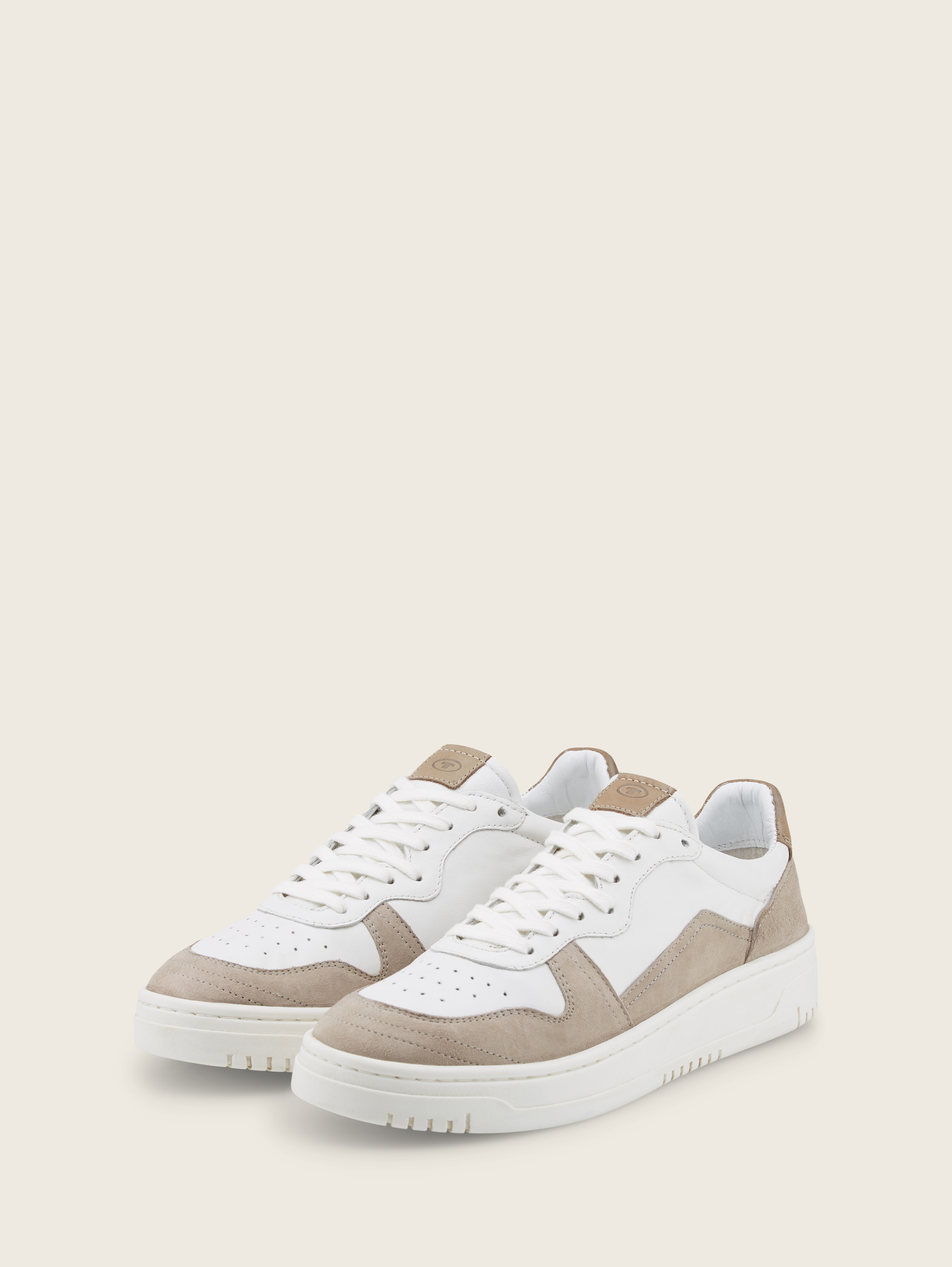 Sneaker aus Leder - white-ltgrey - seitliche Produkt-Ansicht