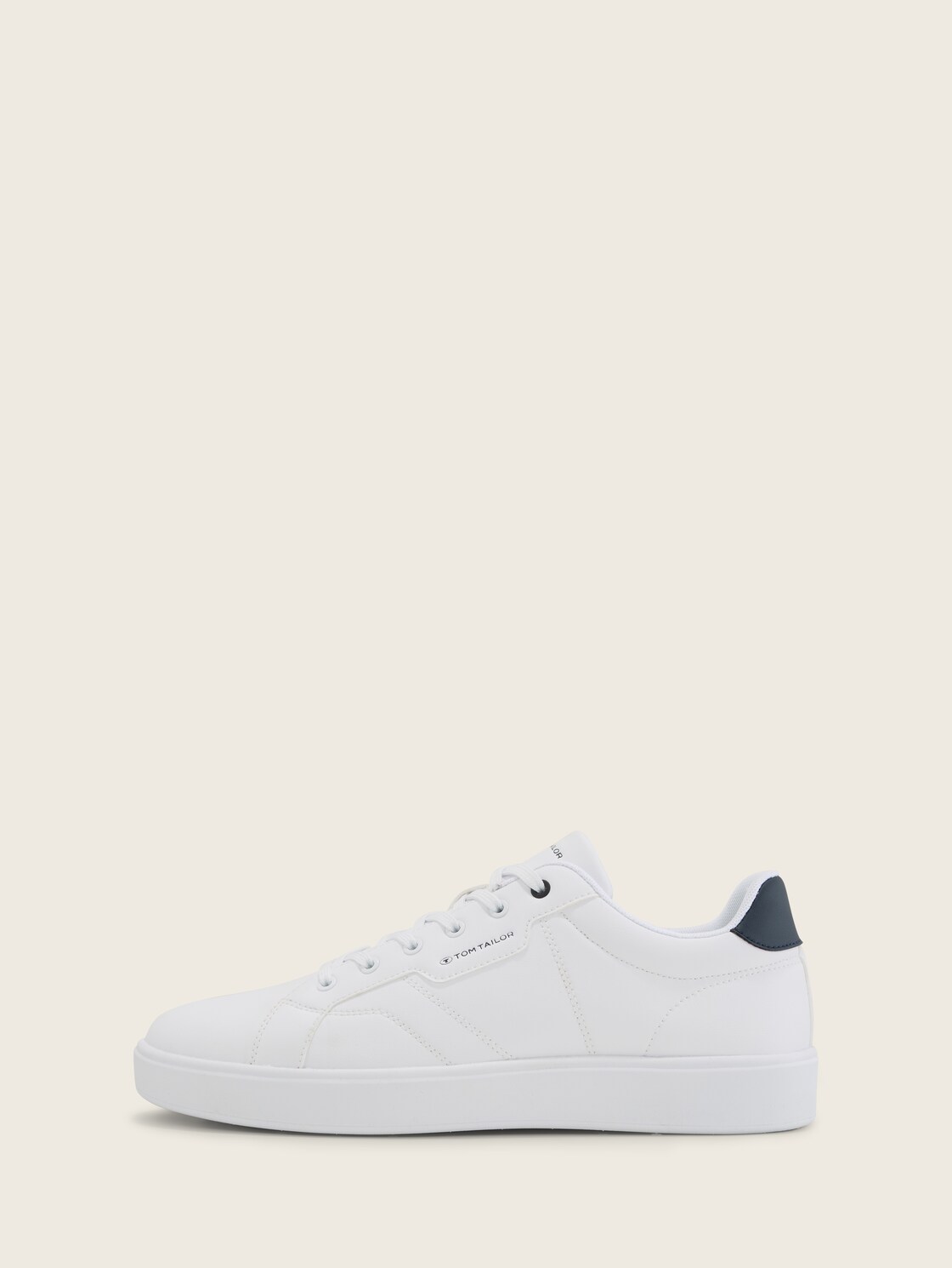 Sneaker aus Lederimitat - white - seitliche Produkt-Ansicht