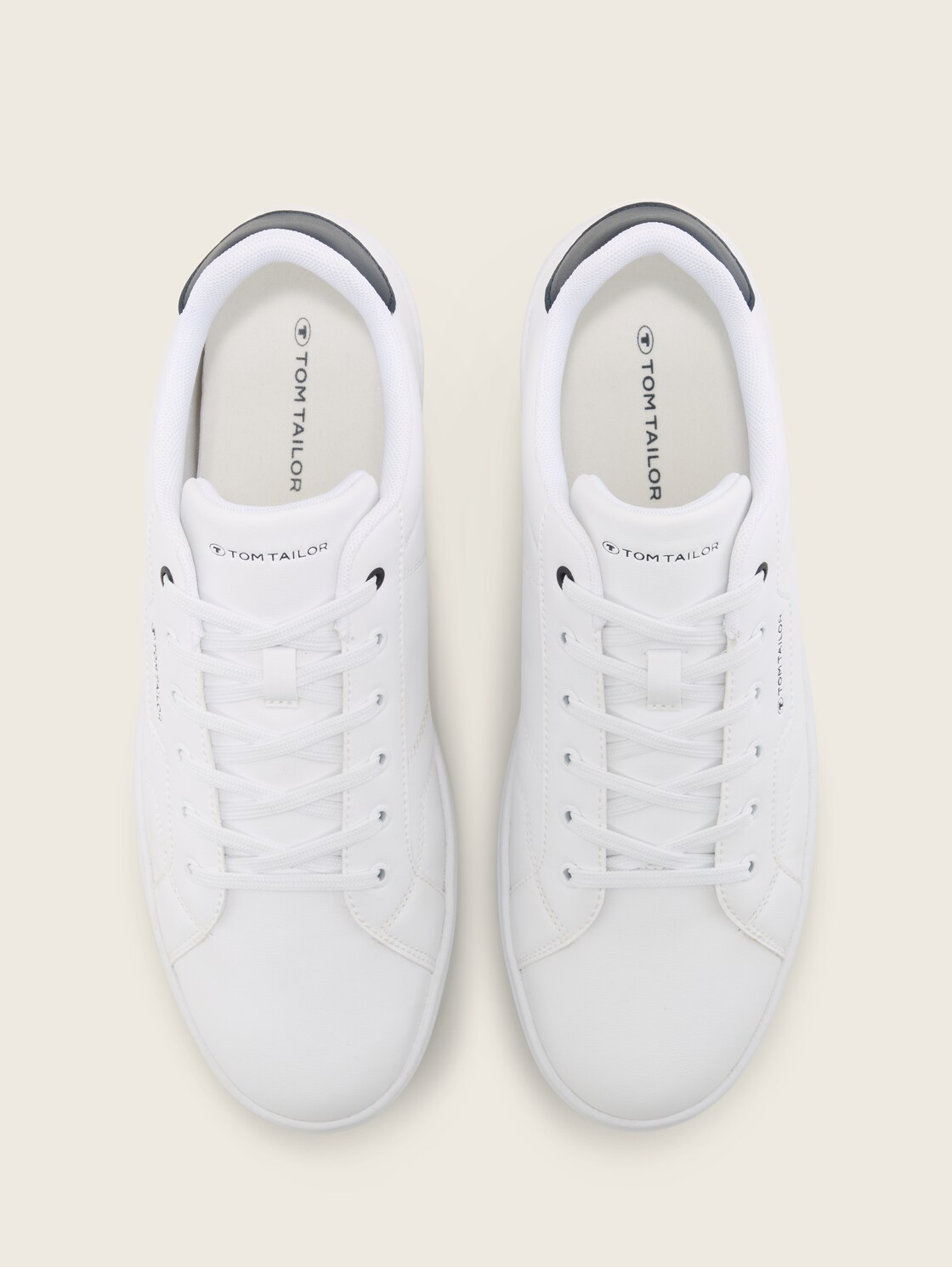 Sneaker aus Lederimitat - white - Produkt-Ansicht von oben 