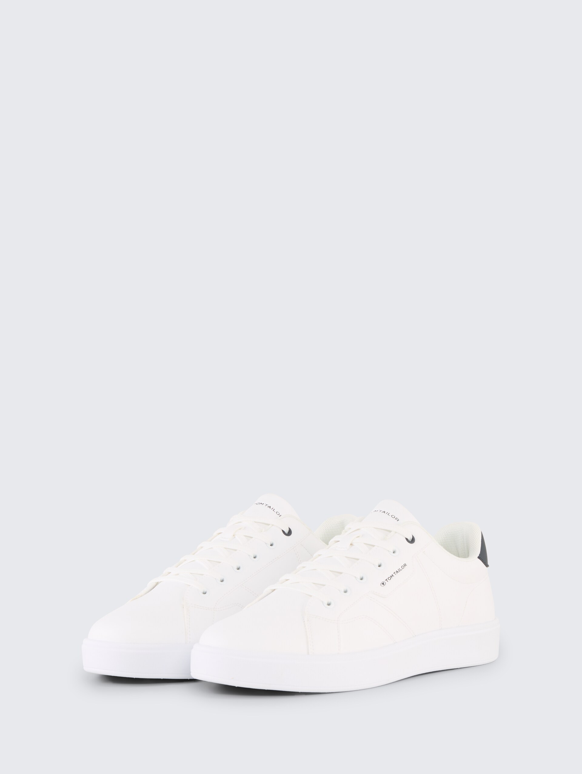 Sneaker aus Lederimitat - white - seitliche Produkt-Ansicht