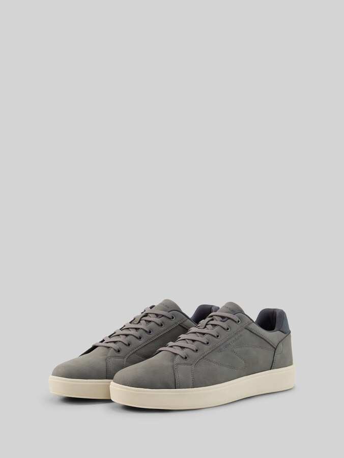Baskets en simili cuir par Men, grey