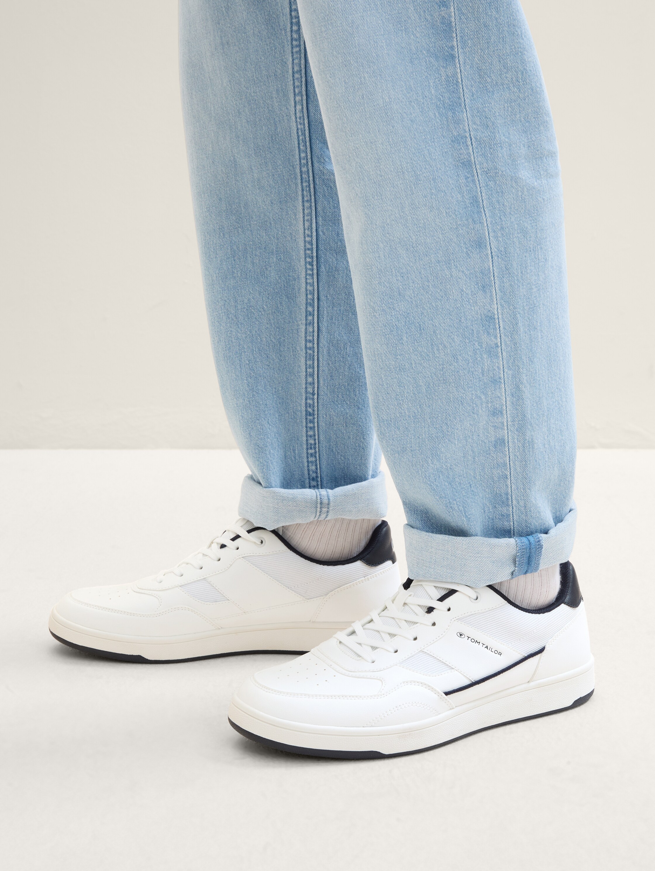 Basic Sneaker - 1