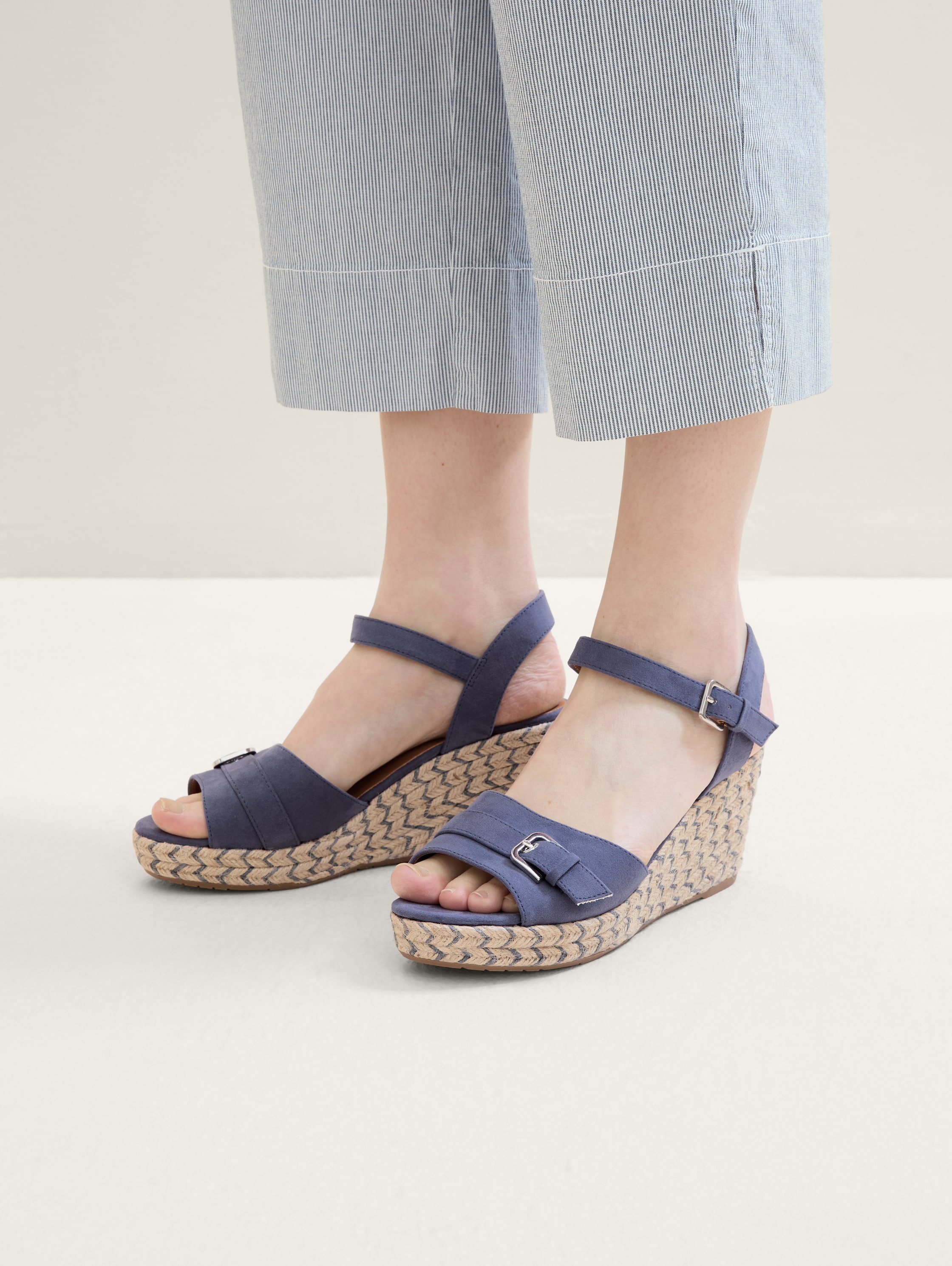 Sandalen mit Keilabsatz 2