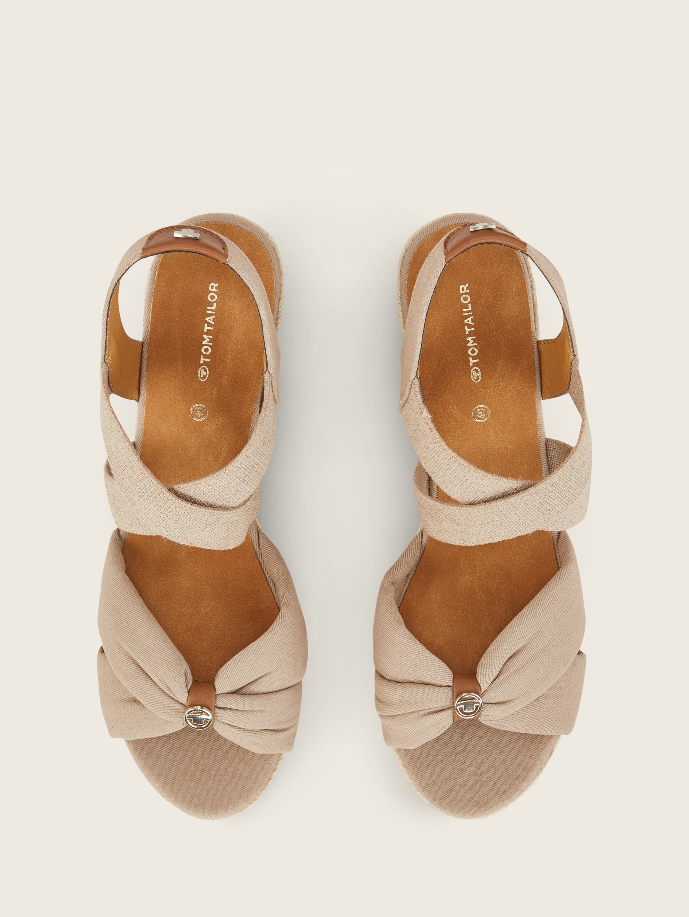 Sandalen mit Keilabsatz - sand - 