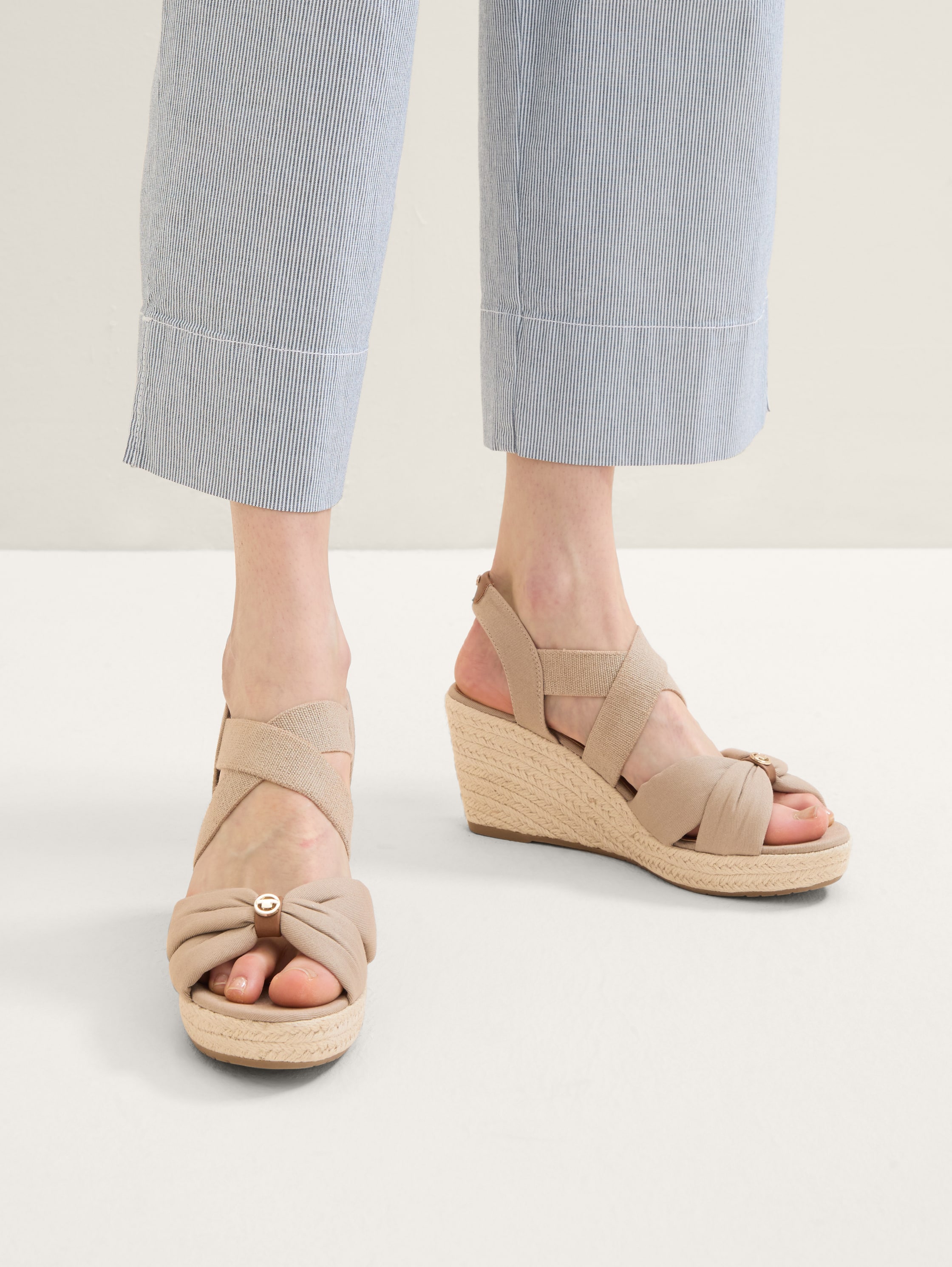 Sandalen mit Keilabsatz 2