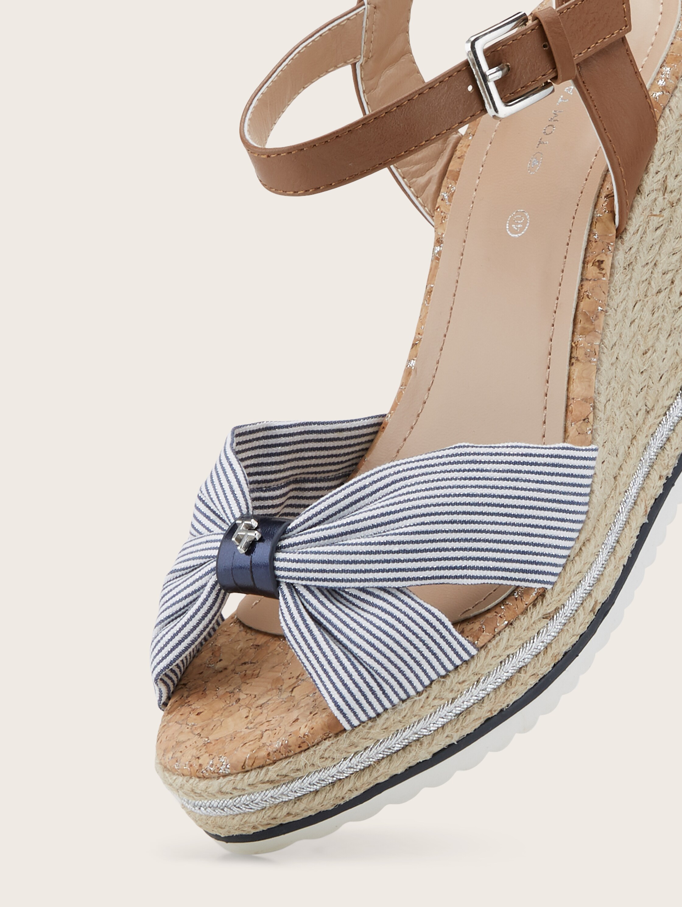 Sandalen mit Keilabsatz - 4
