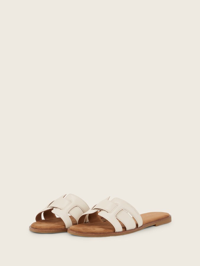 Flache Sandalen mit weicher Sohle von Women, cream