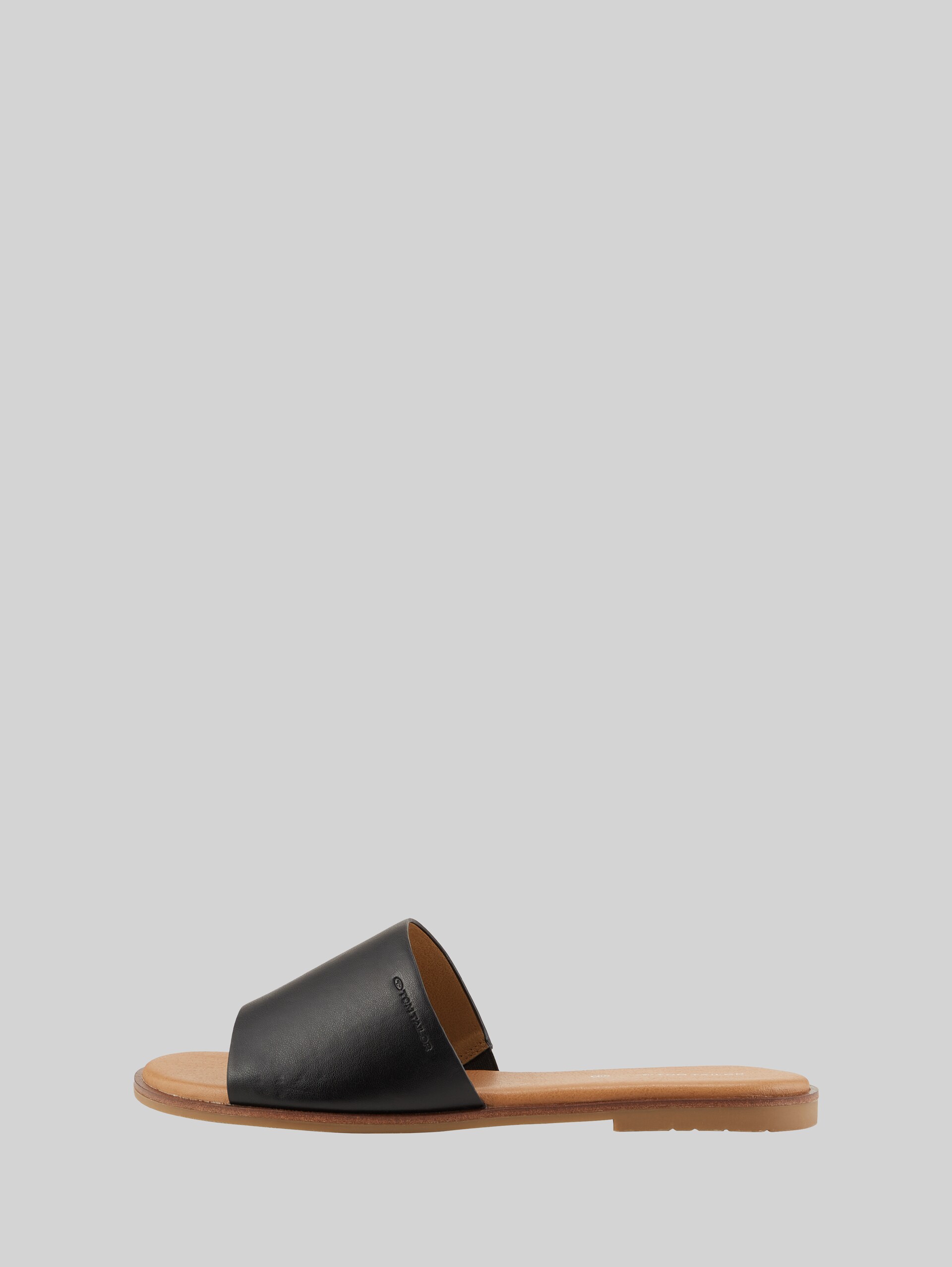 Pantolette aus hochwertigem Kunstleder - black - seitliche Produkt-Ansicht