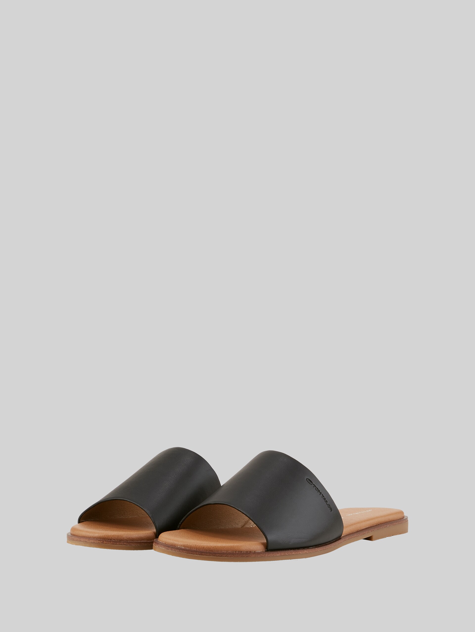 Pantolette aus hochwertigem Kunstleder - black - seitliche Produkt-Ansicht