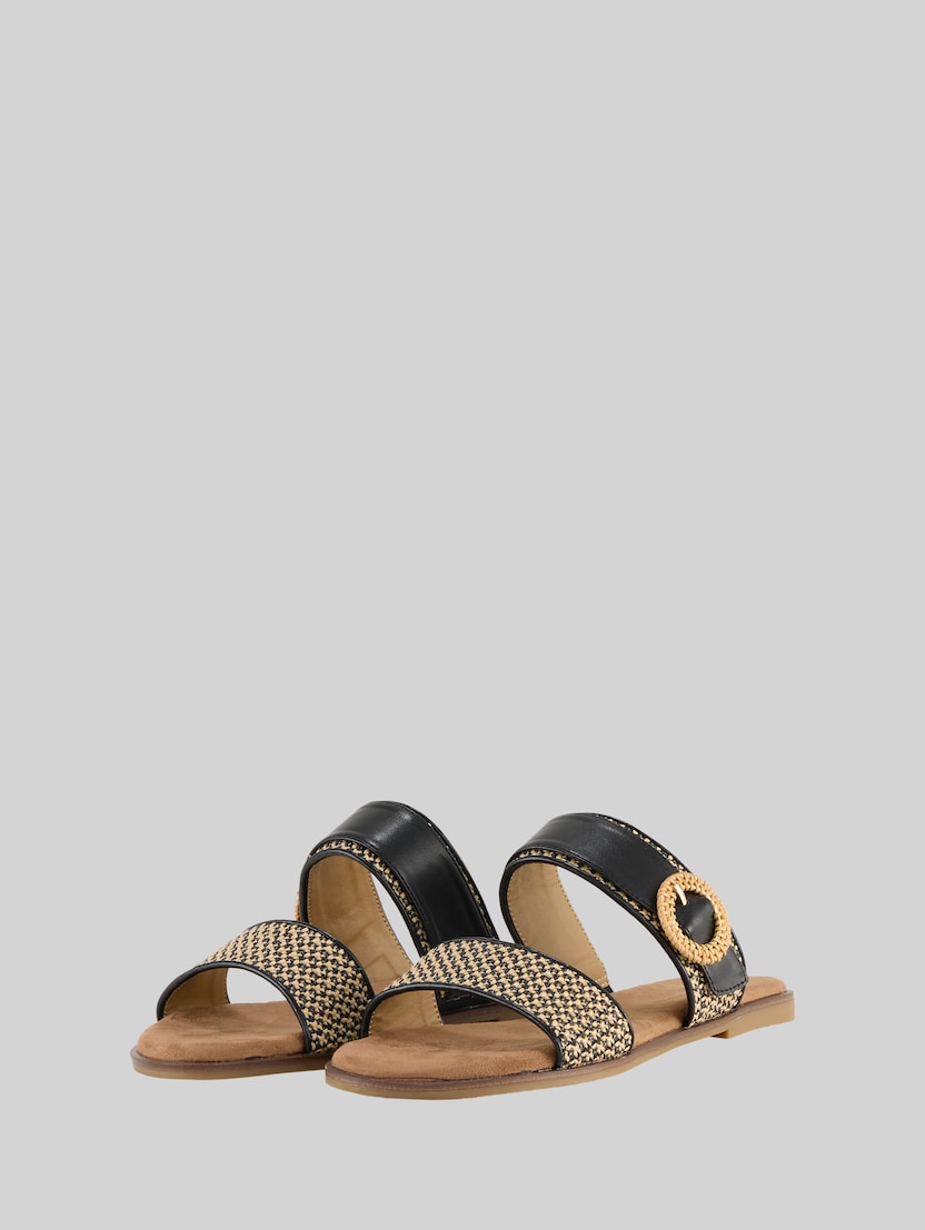 Flache Sandalen mit Flechtmuster von Women, black