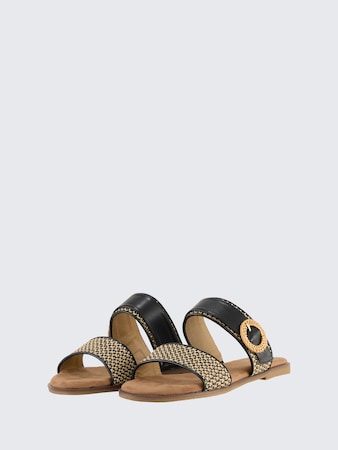 Flache Sandalen mit Flechtmuster von Women, black