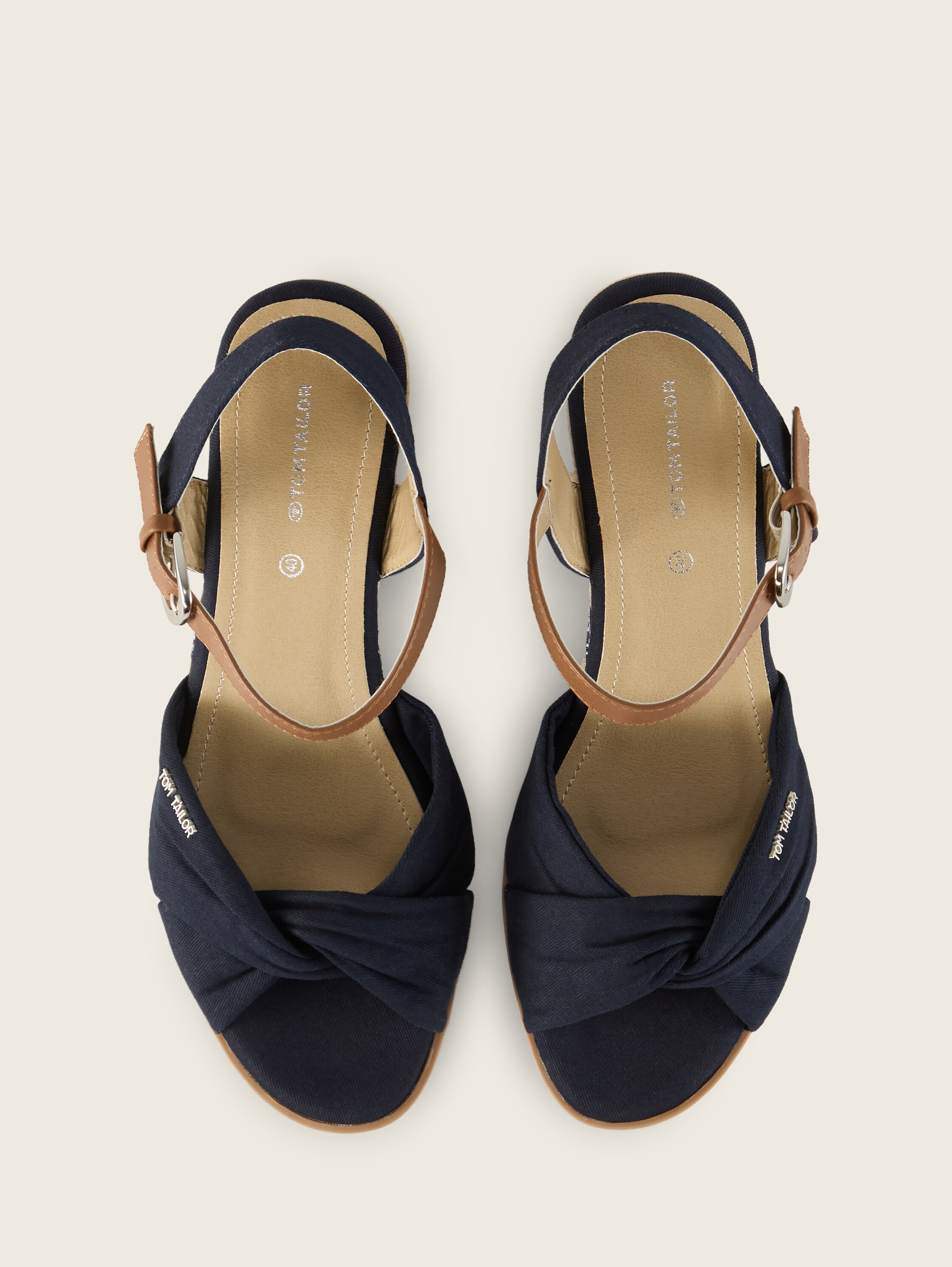 Sandalen mit Keilabsatz - 6