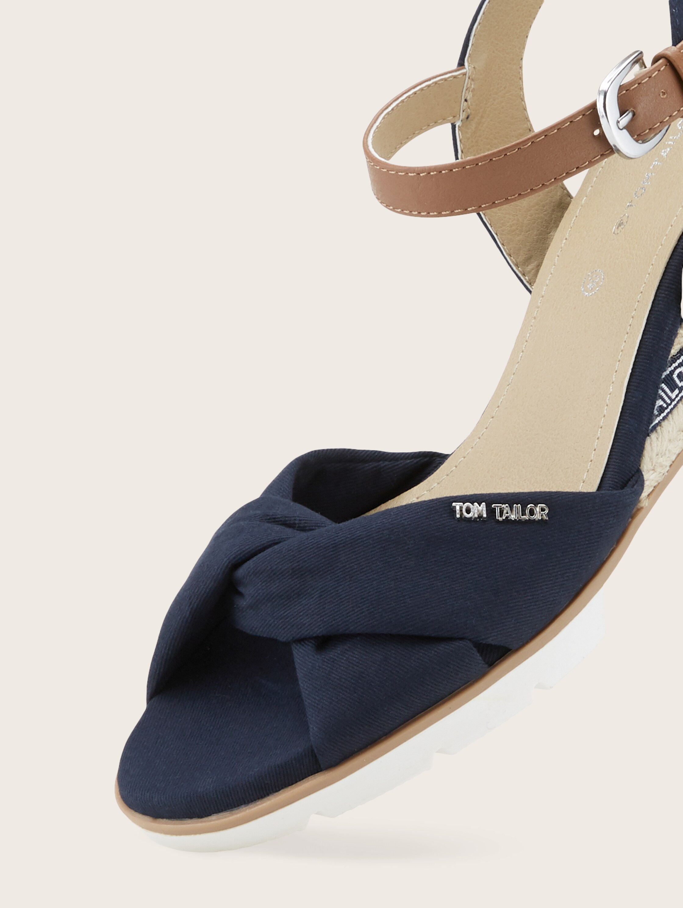 Sandalen mit Keilabsatz - 4