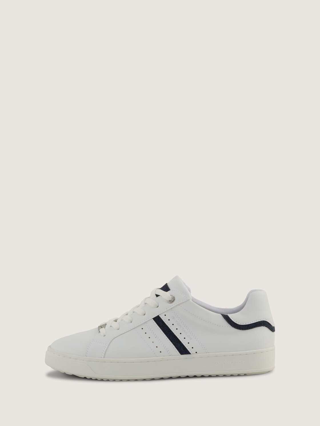 Sneaker mit Denim-Details - white - seitliche Produkt-Ansicht