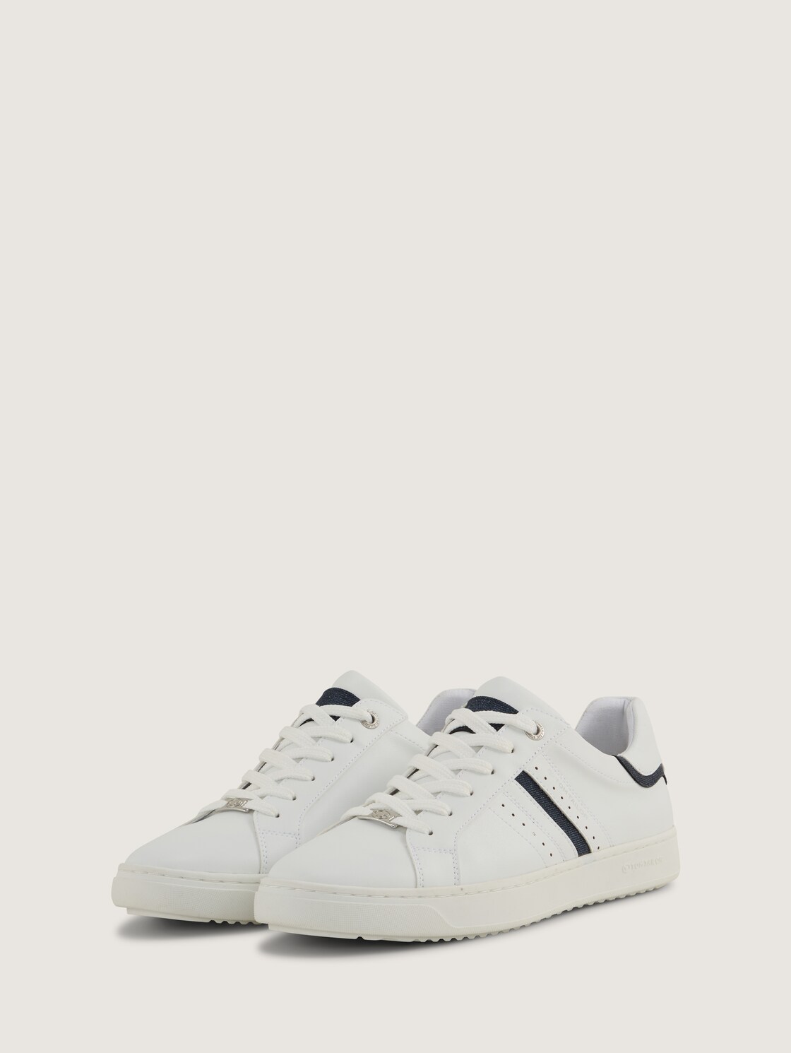 Sneaker mit Denim-Details - white - seitliche Produkt-Ansicht