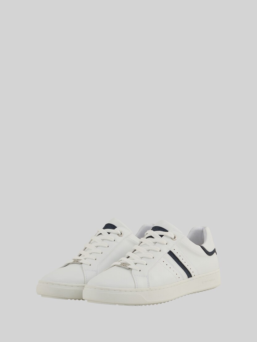 Baskets avec détails en denim par Women, white