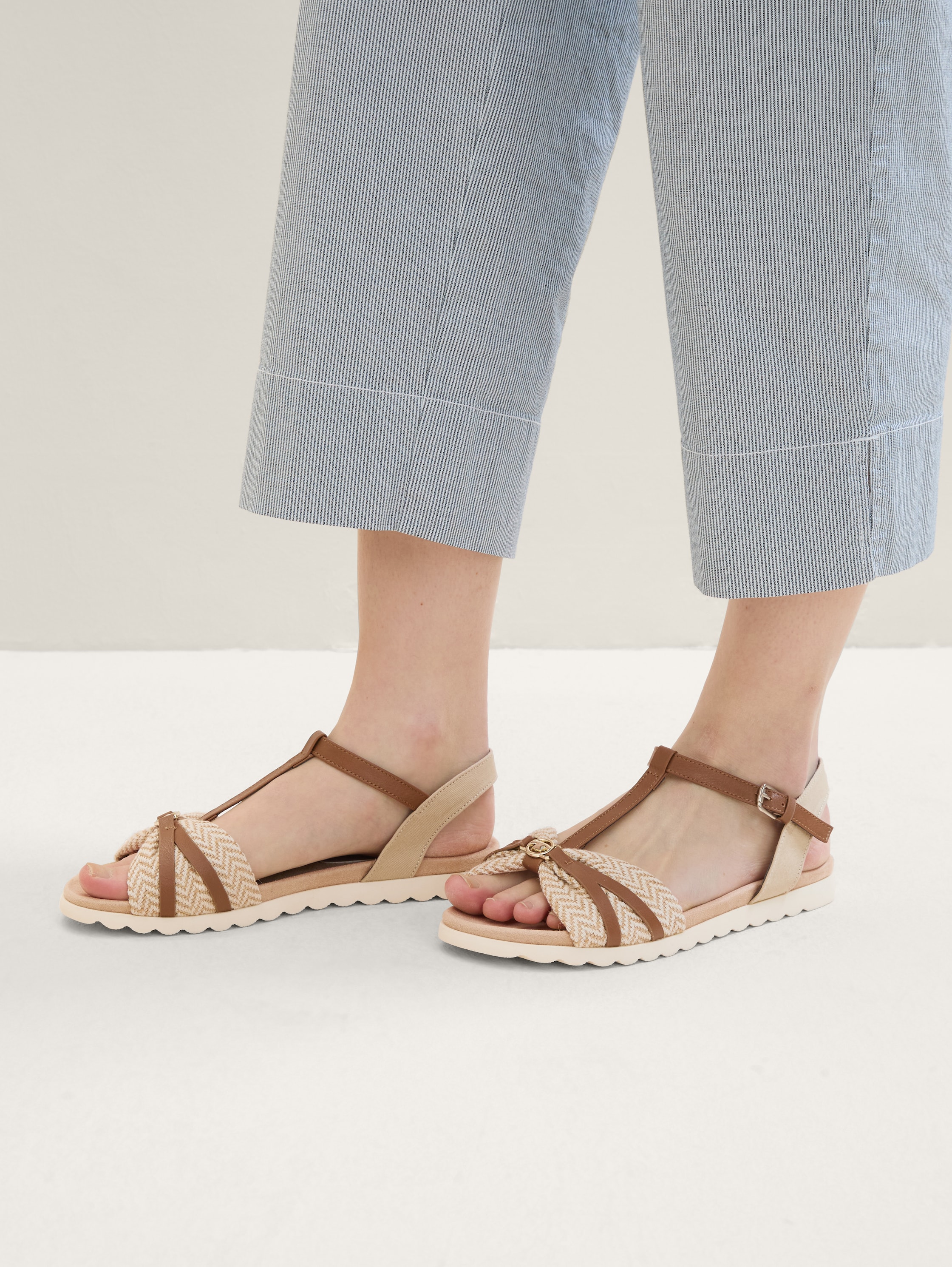 Gemusterte Sandalen 2