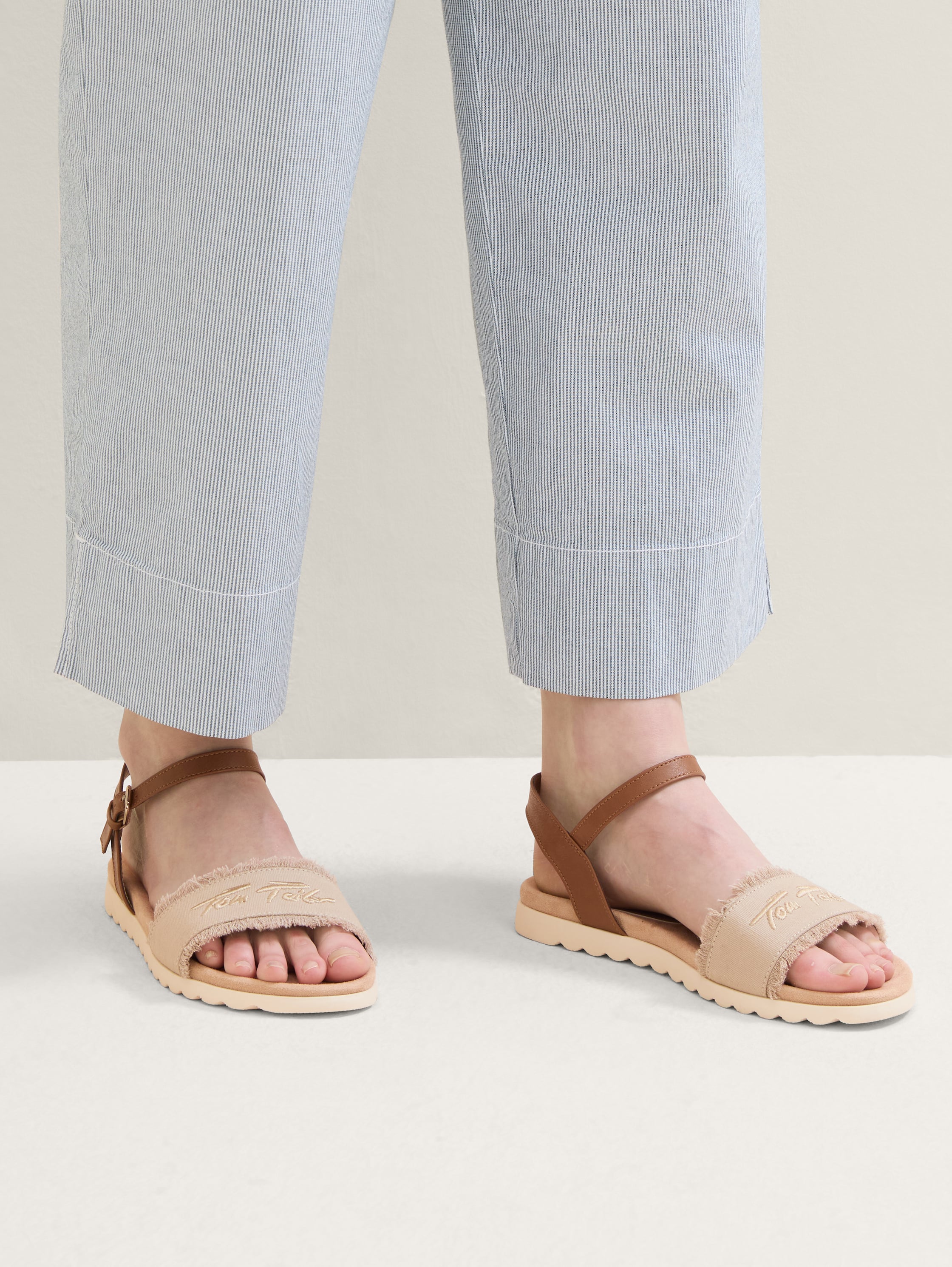 Flache Sandalen 2