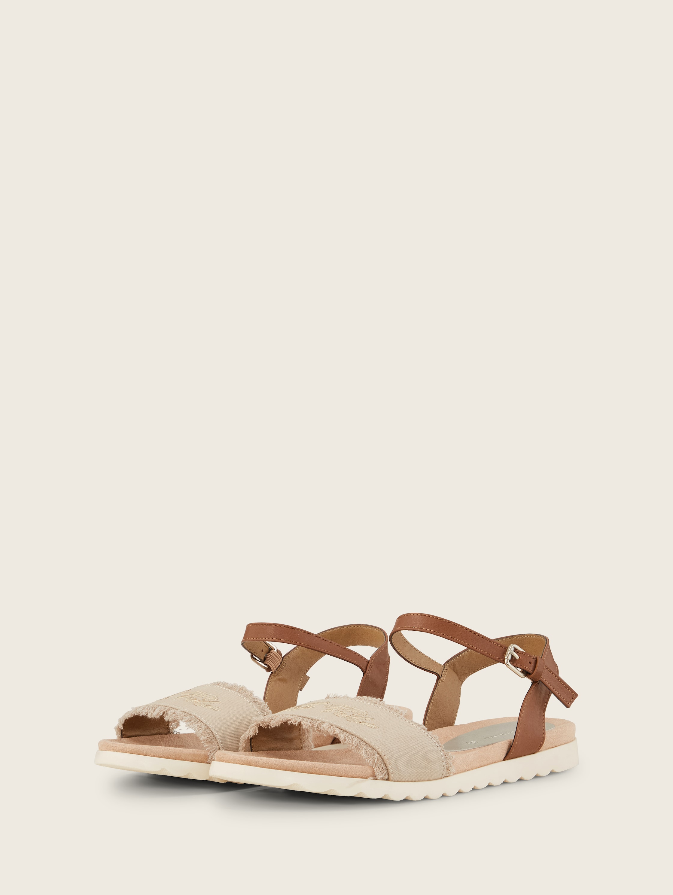 Flache Sandalen
