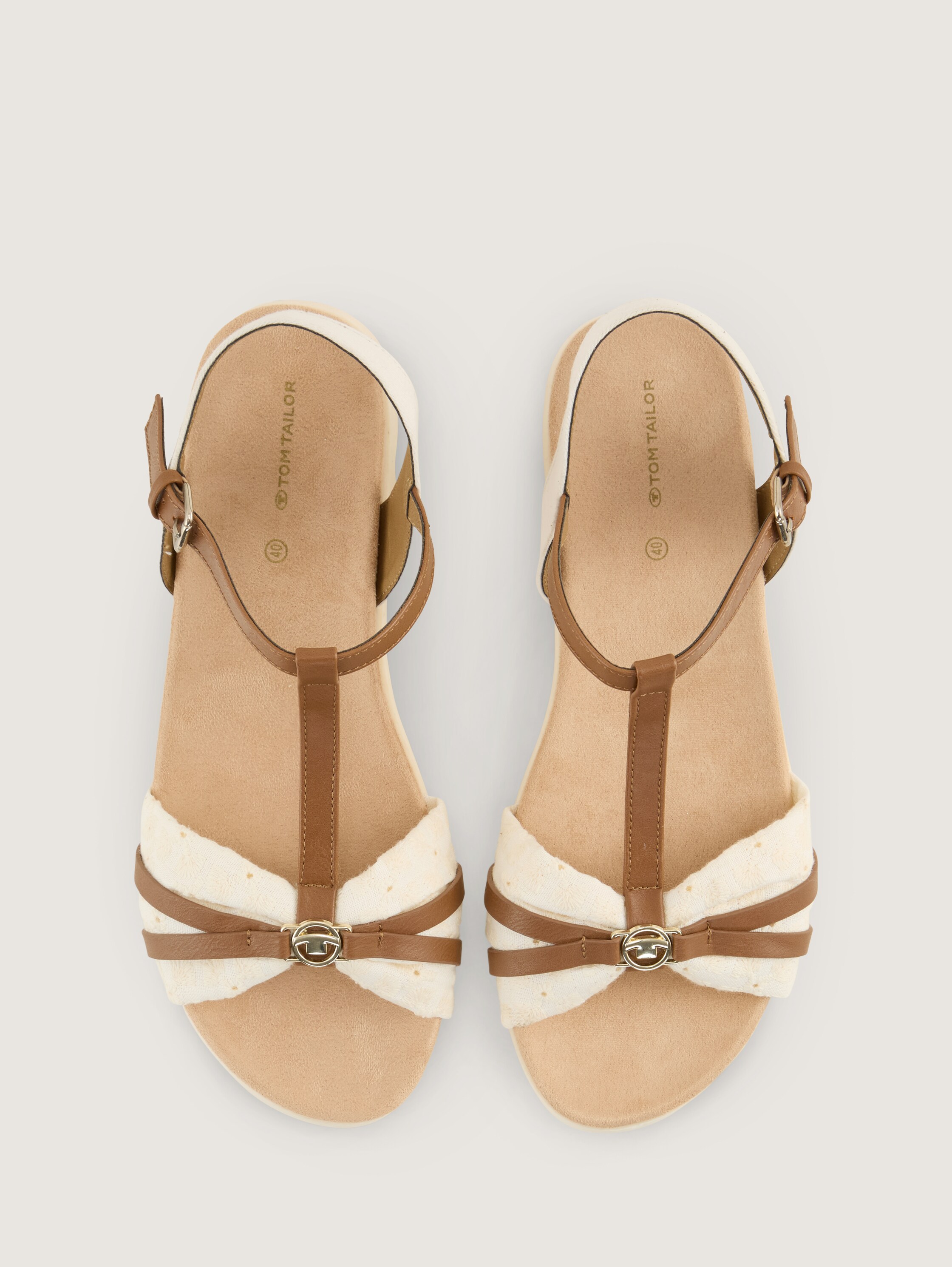 Flache Sandalen mit Stickereien - offwhite - Produkt-Ansicht von oben 