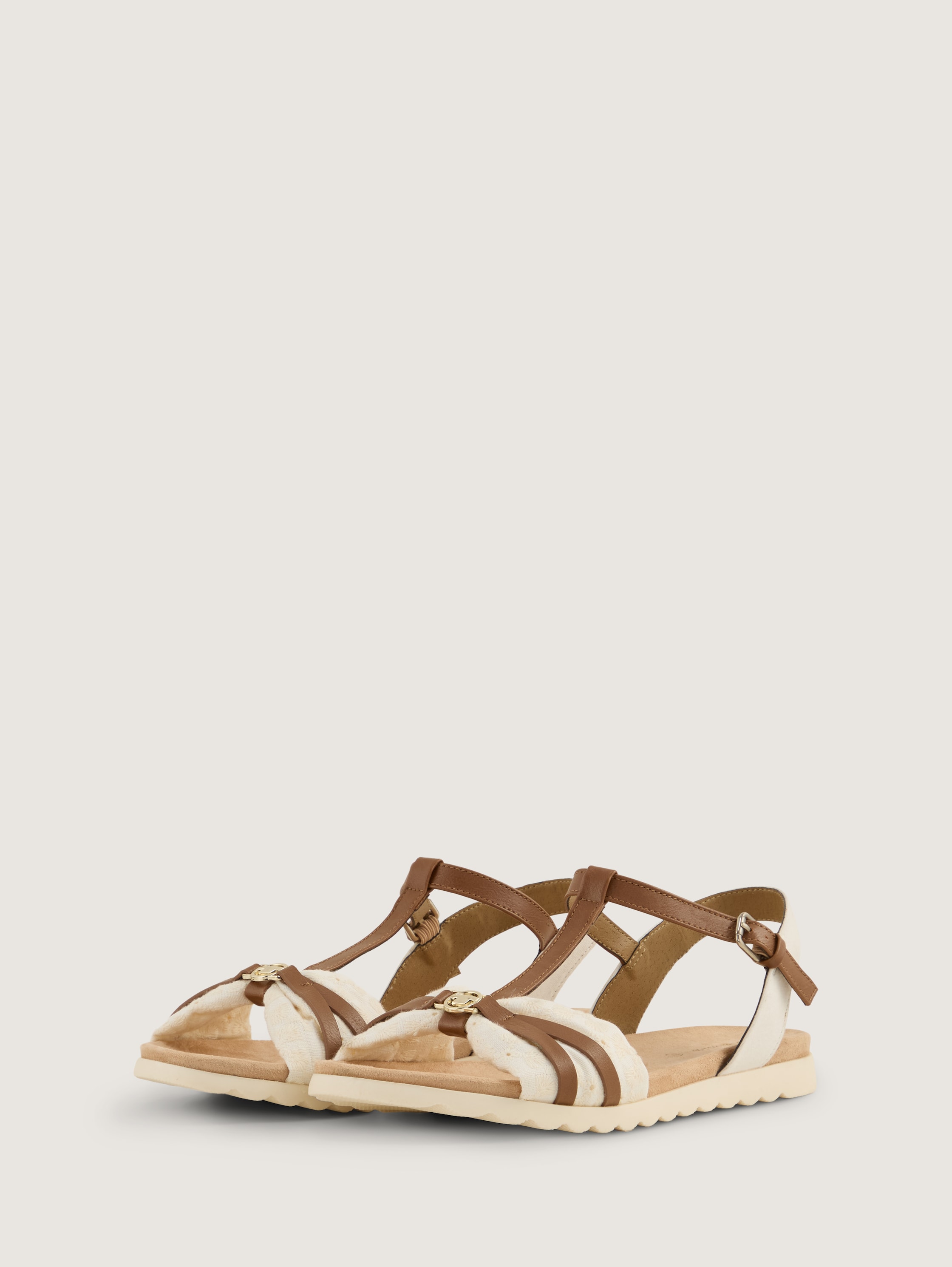 Flache Sandalen mit Stickereien - offwhite - seitliche Produkt-Ansicht