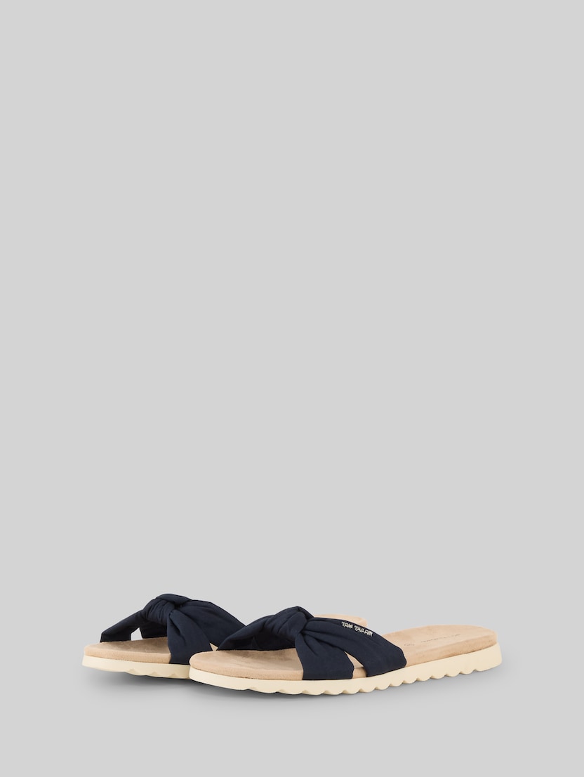 Flache Sandalen mit weicher Sohle von Women, navy