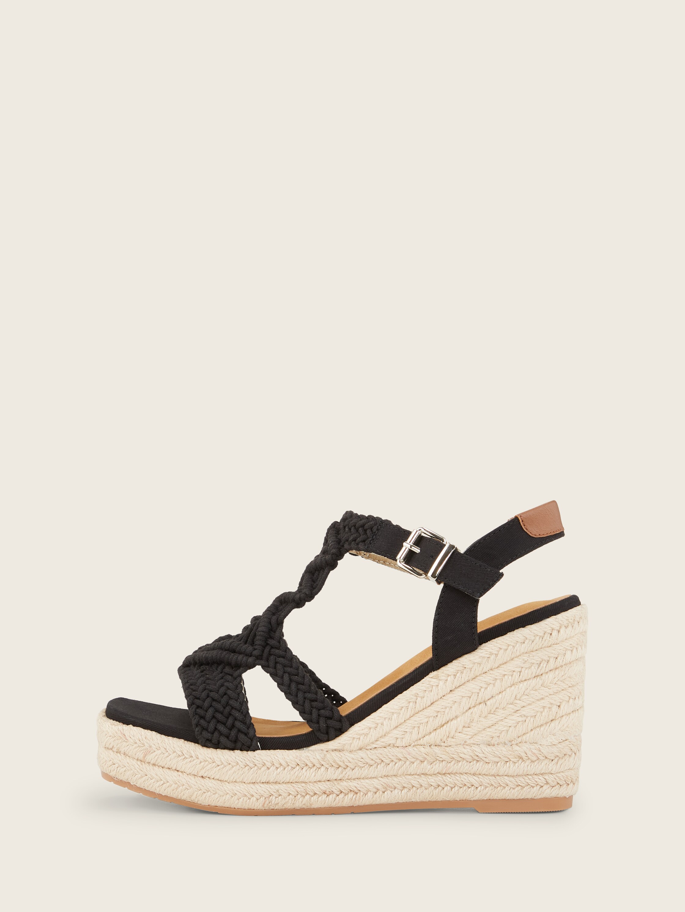 Keilsandalette mit geflochtenen Details - black_1 - 