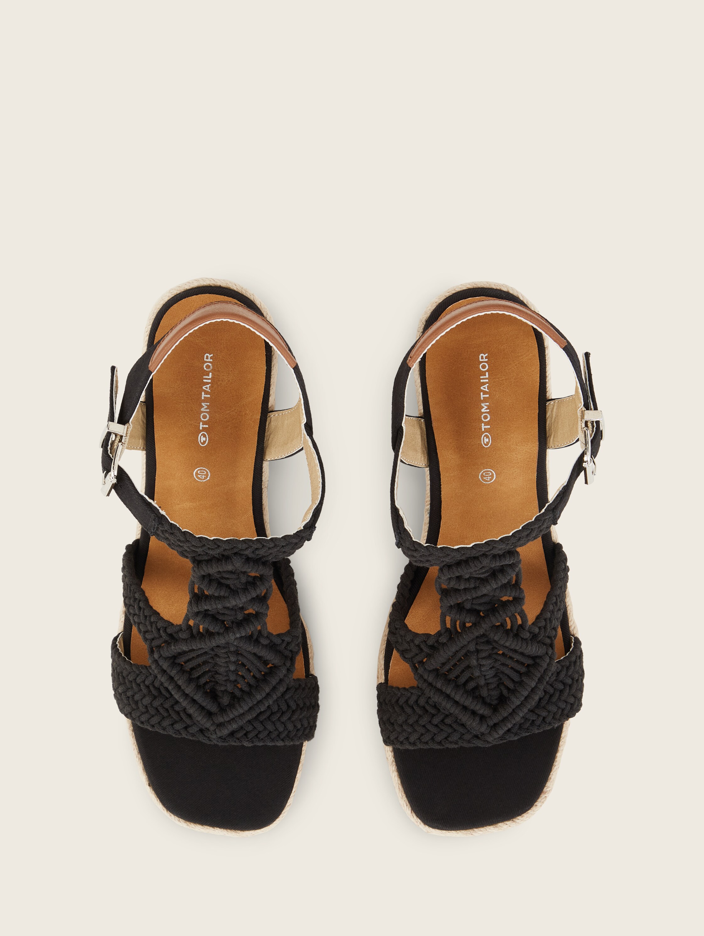 Keilsandalette mit geflochtenen Details - black_1 - 