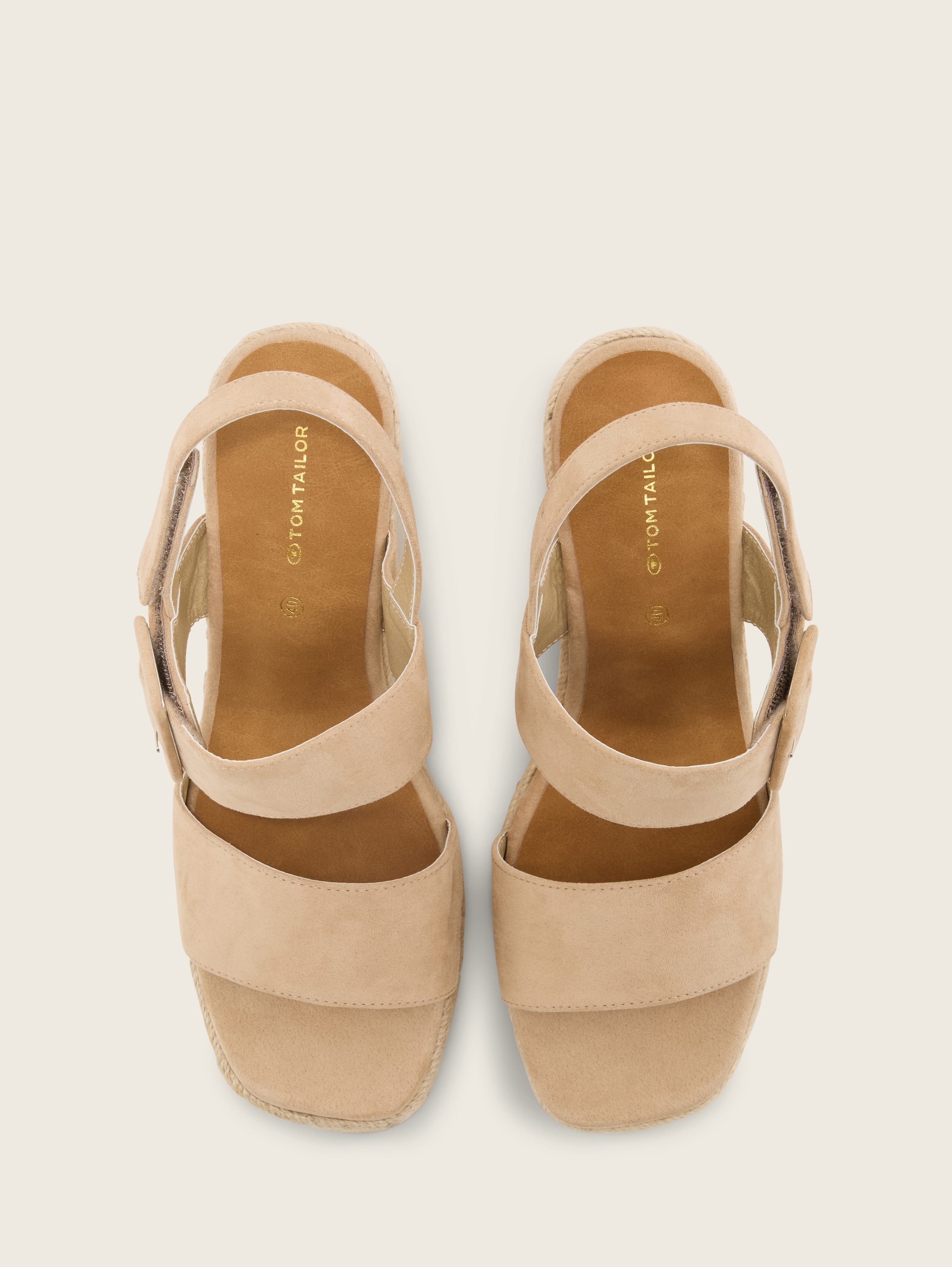 Keilsandalette mit Schnalle - sand -
