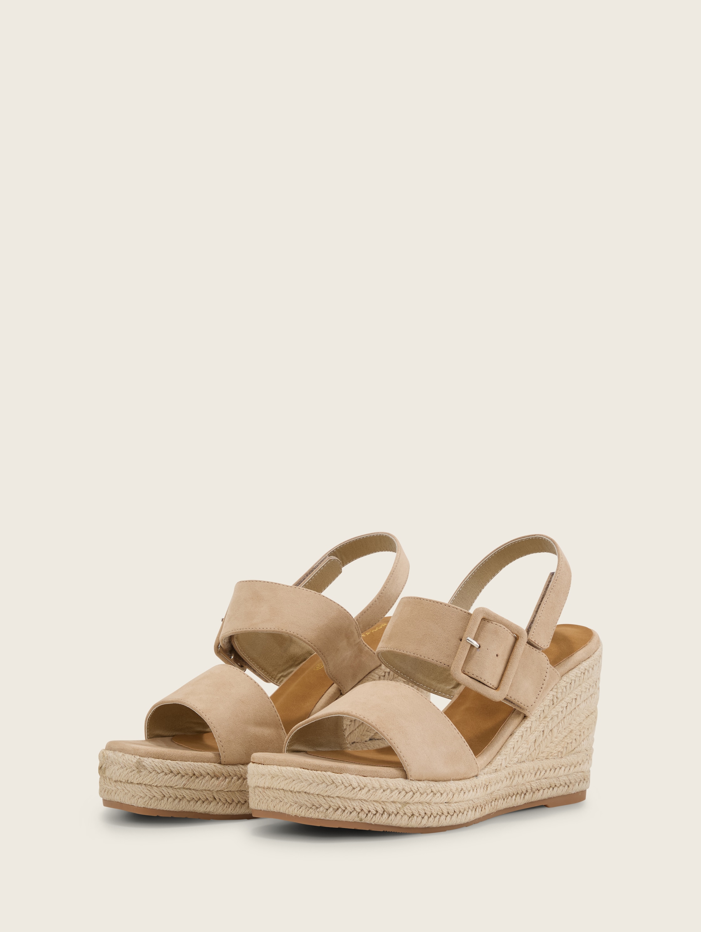 Keilsandalette mit Schnalle - sand -