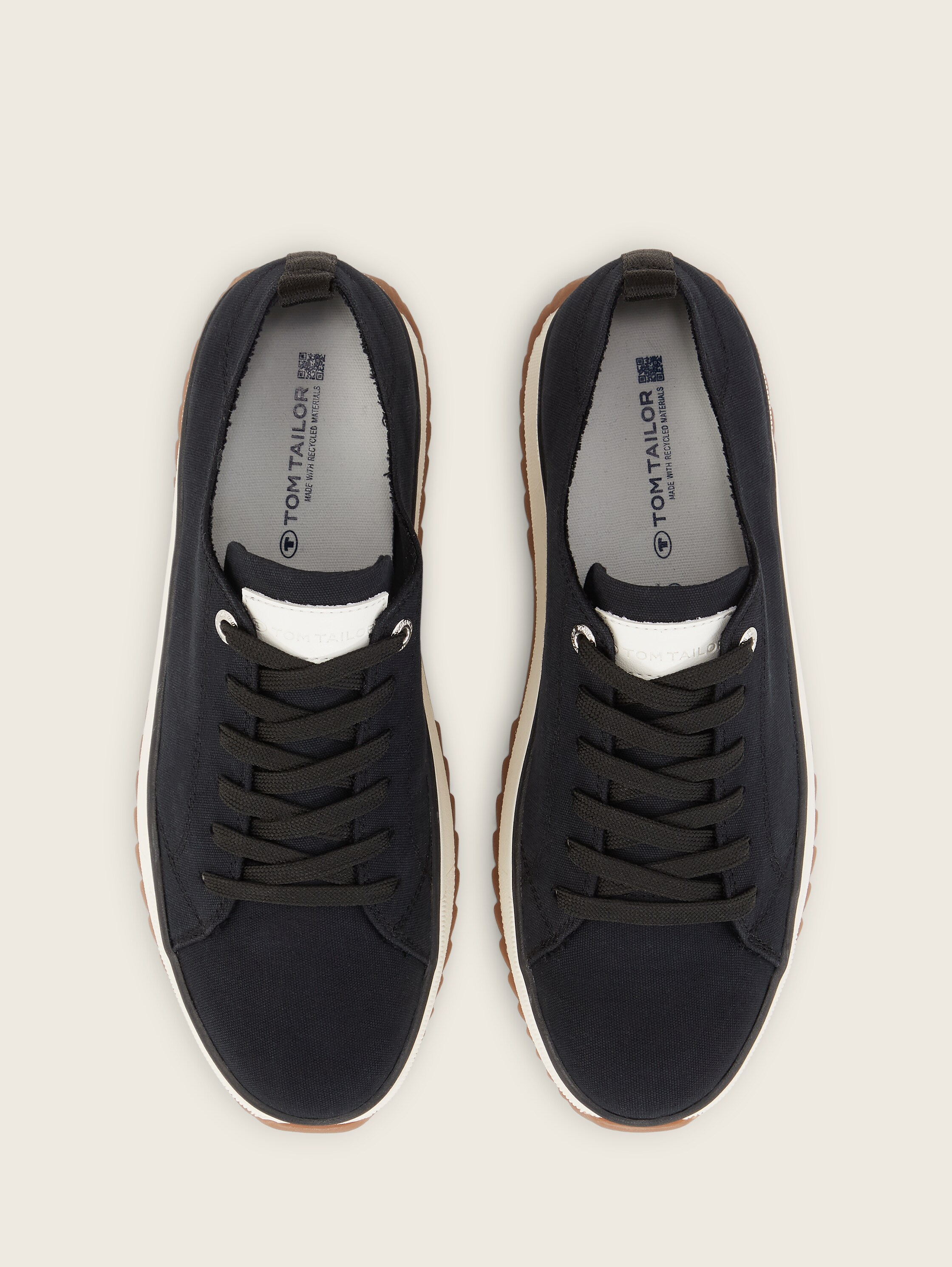 Sneaker mit recycelter Baumwolle - black - Produkt-Ansicht von oben 