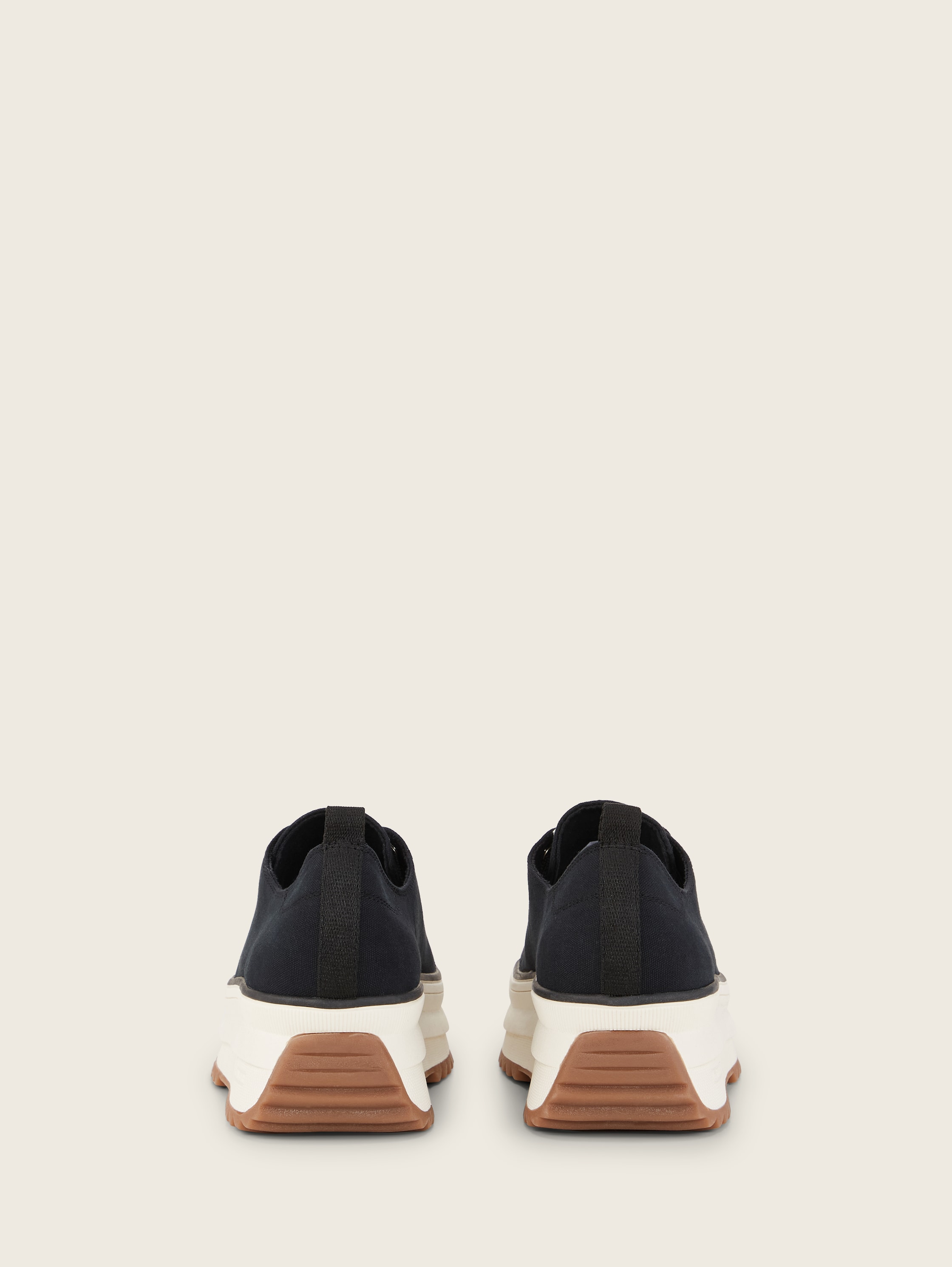 Sneaker mit recycelter Baumwolle - black - Produkt-Rückansicht