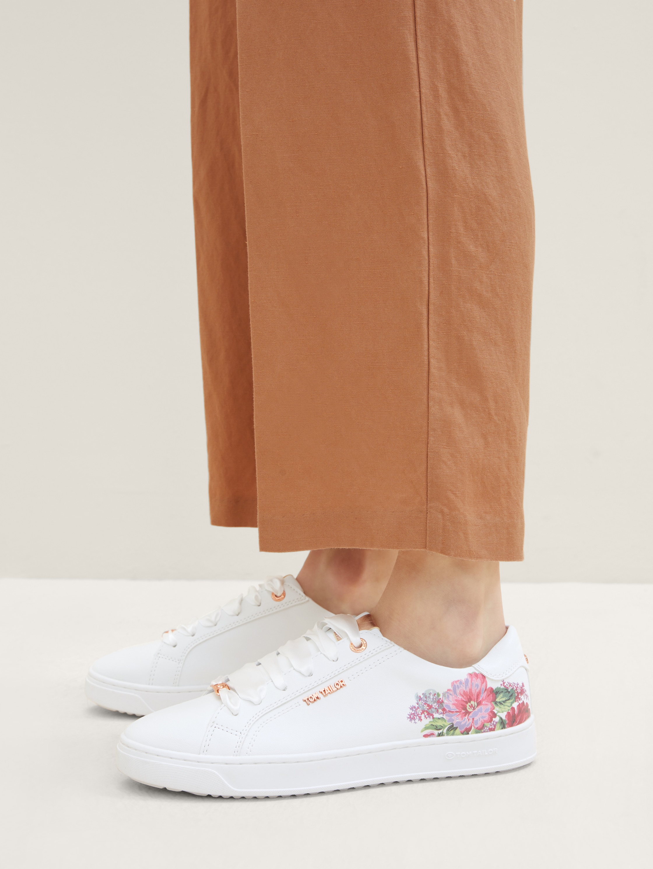 Sneaker mit Blumen-Print - white