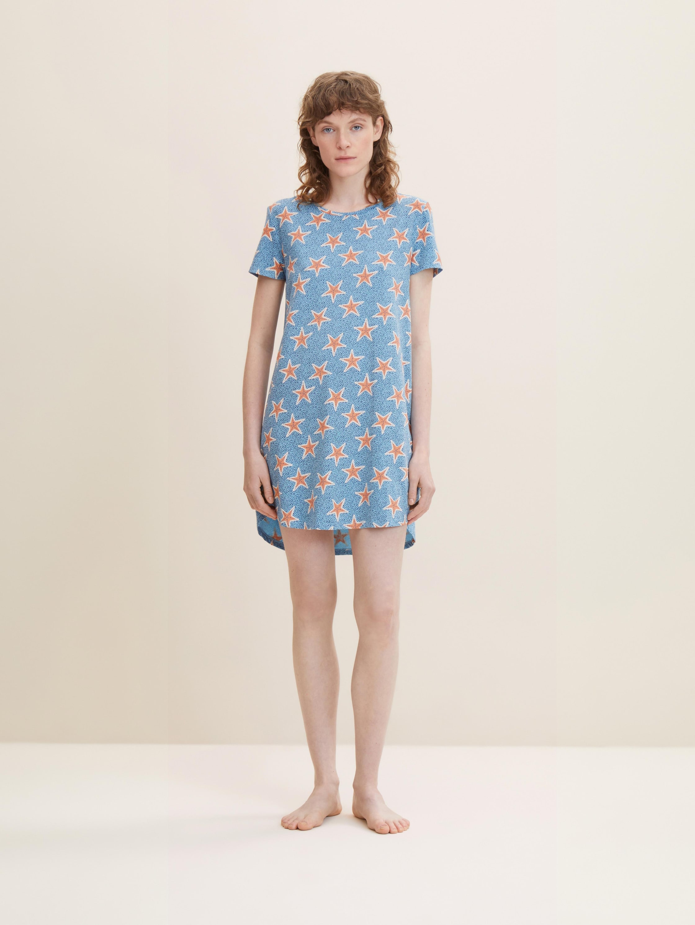 nachthemd met patroon - blue allover - zijaanzicht model