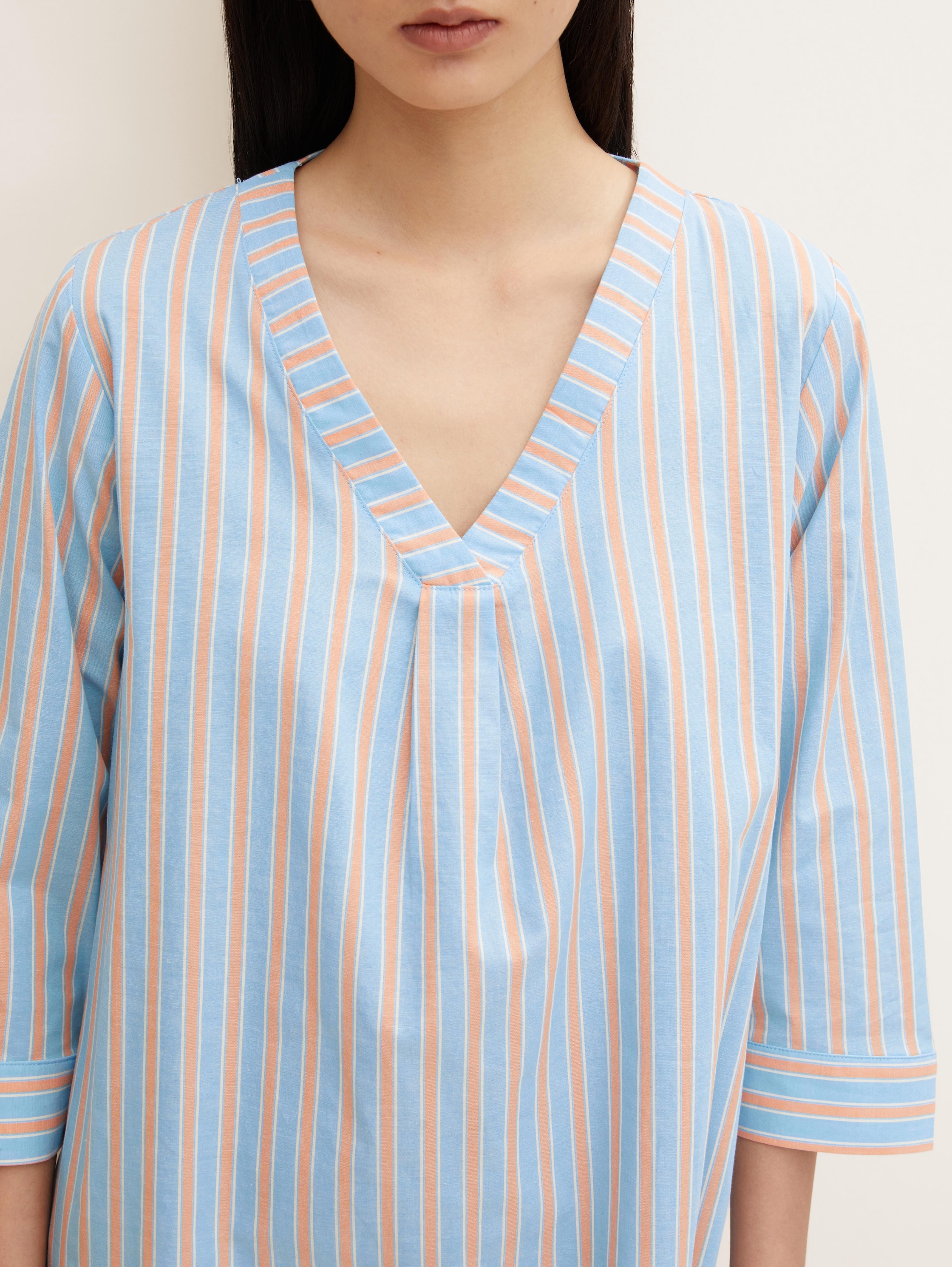 Nachthemd mit Streifenmuster - blue stripes - Detail-Model-Ansicht