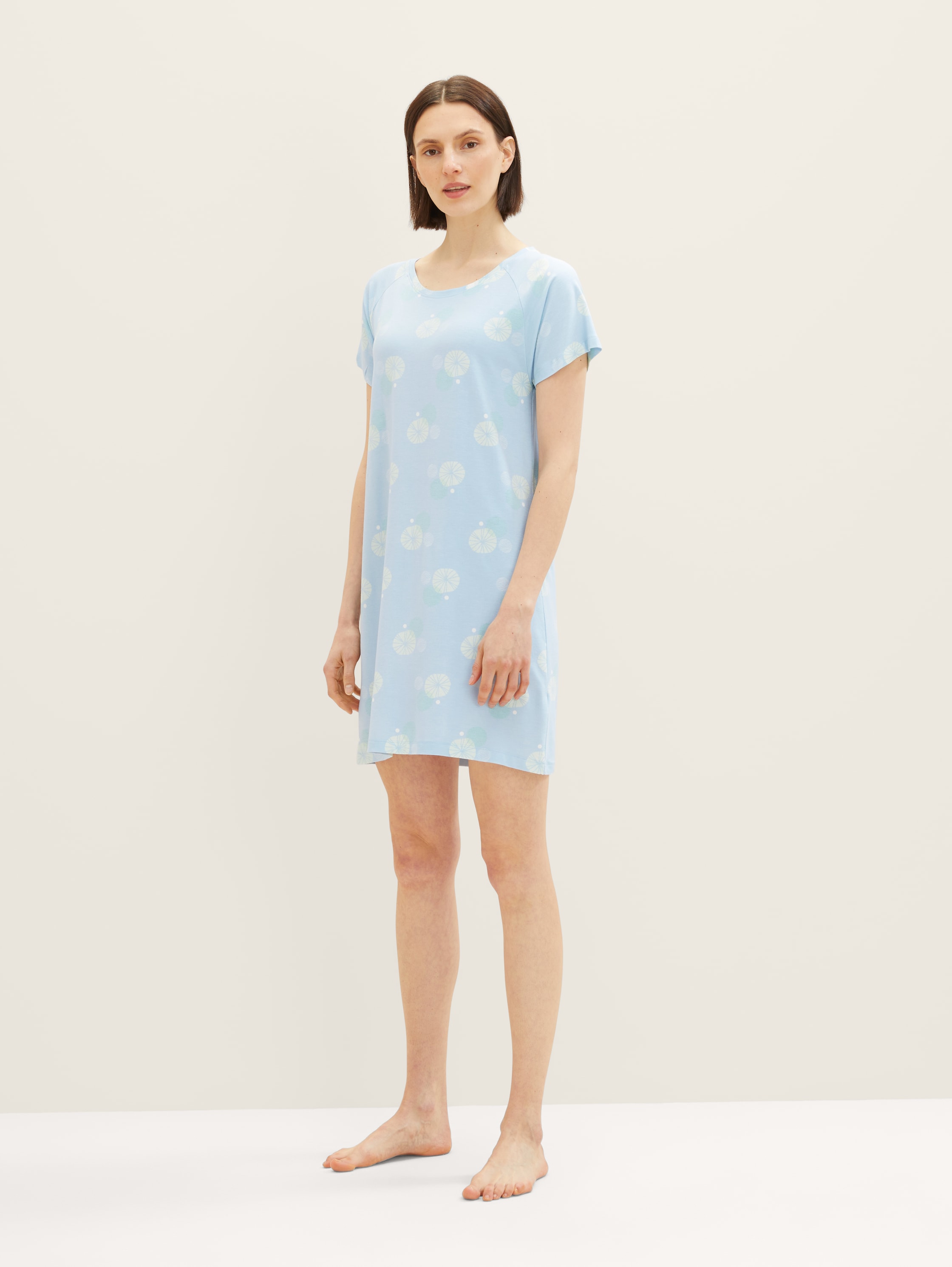 Chemise de nuit à motifs - blue-medium-allover - vue latérale du modèle
