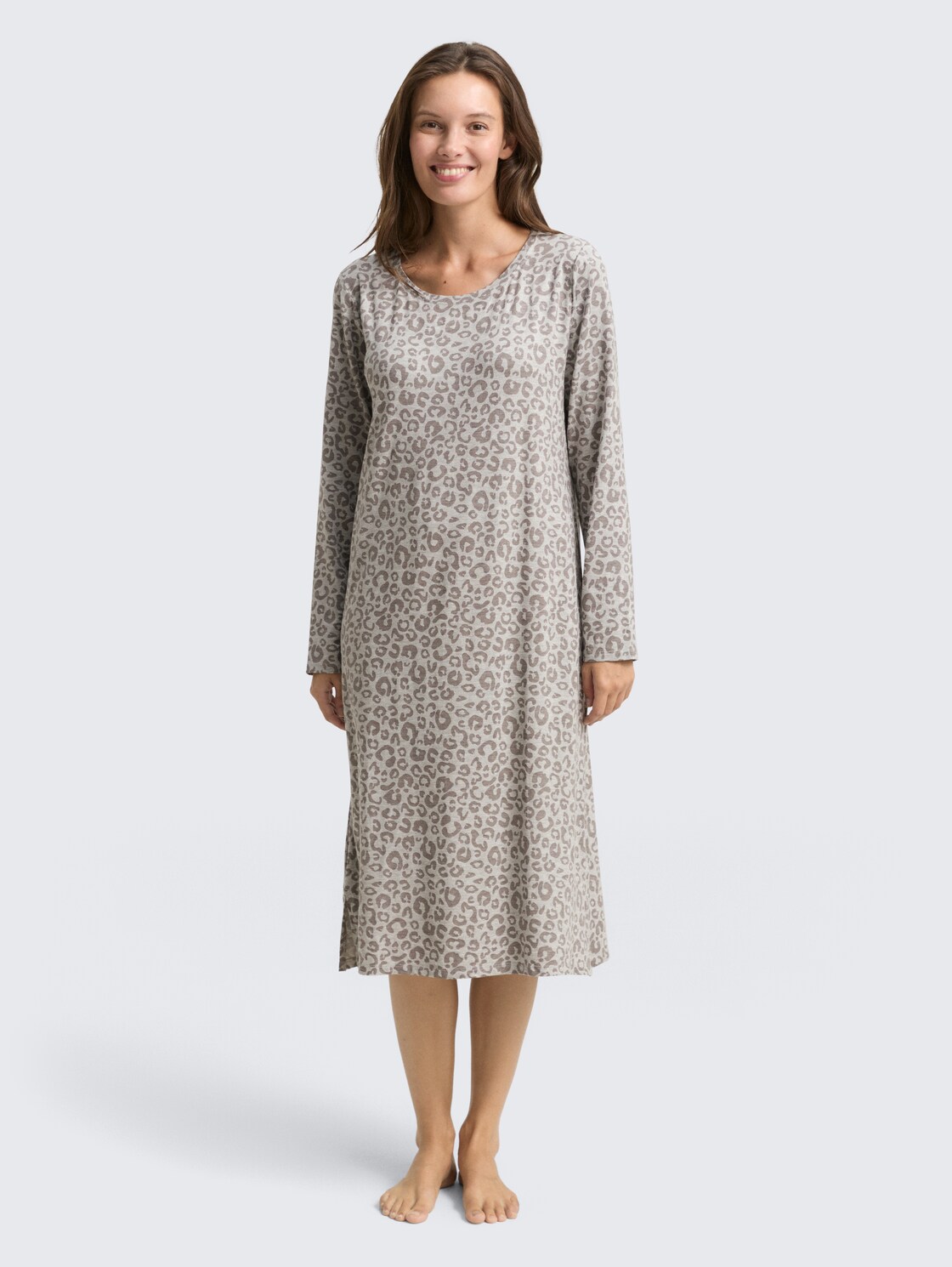 Nachthemd mit Leo-Print - grey-medium-allover - Model-Vorderansicht
