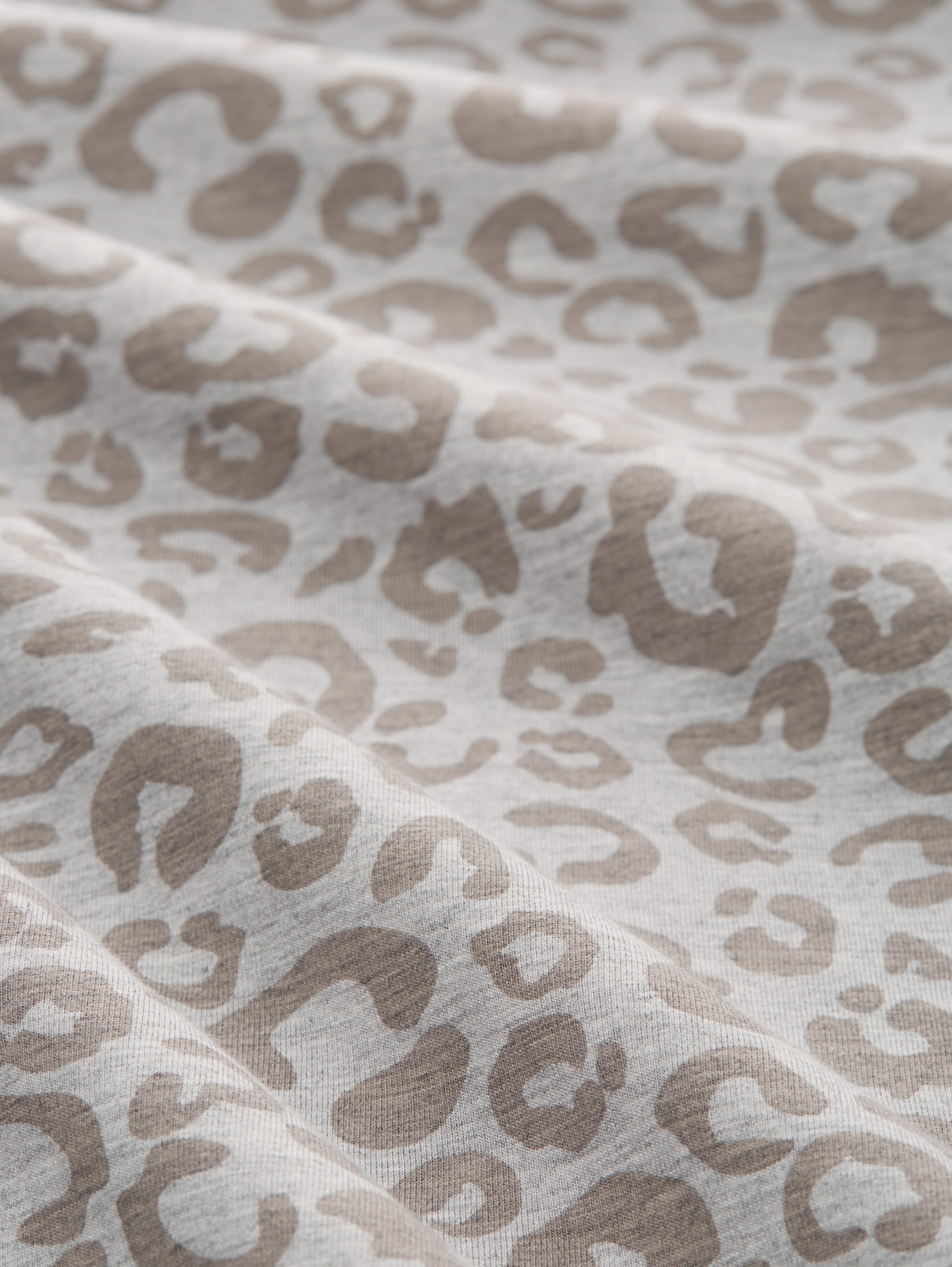 Nachthemd mit Leo-Print - grey-medium-allover - Material-Ansicht