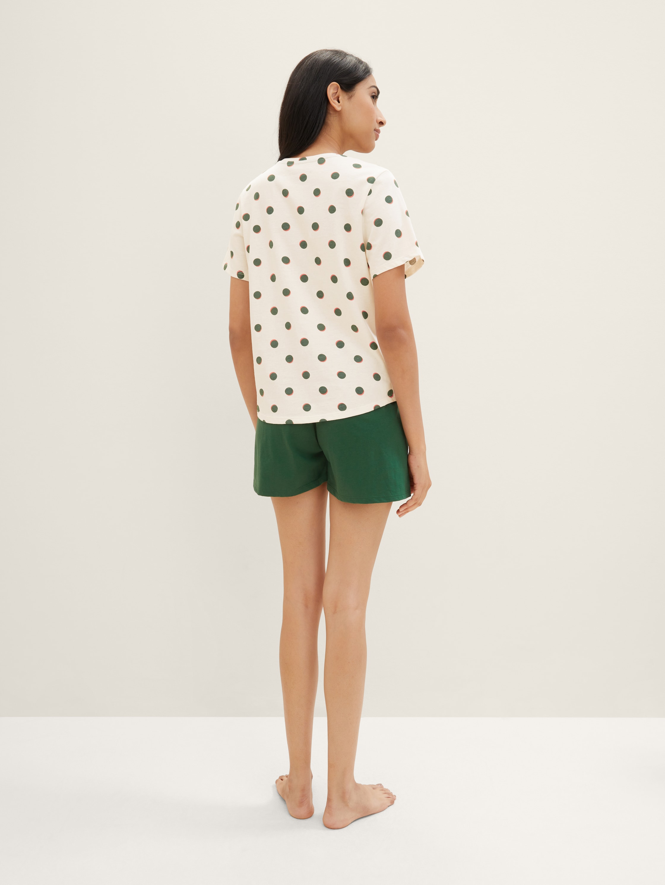 Pyjama-Set mit Punktemuster - weiß-mittel-Punkte - Model-Rückansicht