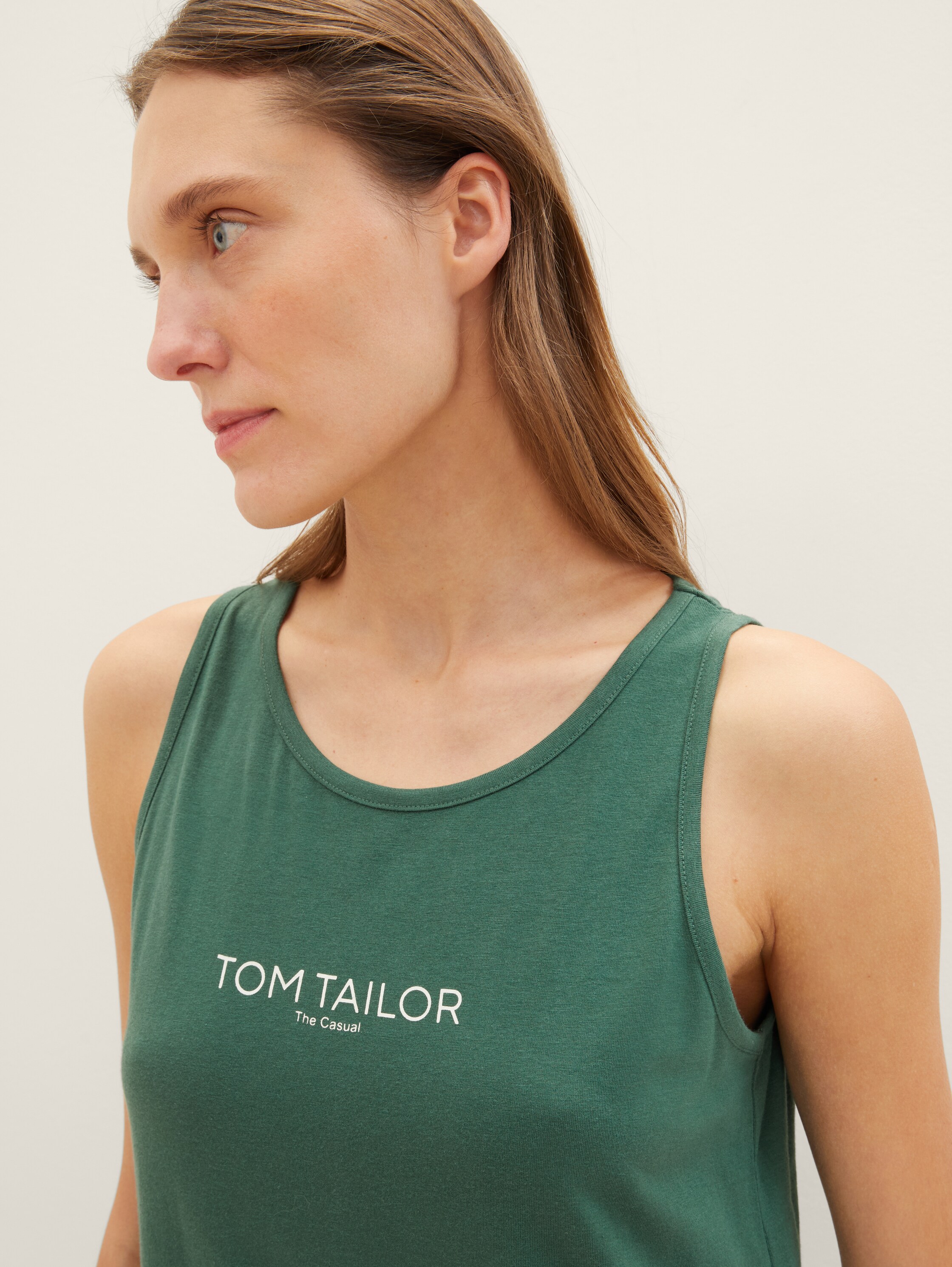 Nachthemd mit Logo-Print - dark green uni - Detail-Model-Ansicht