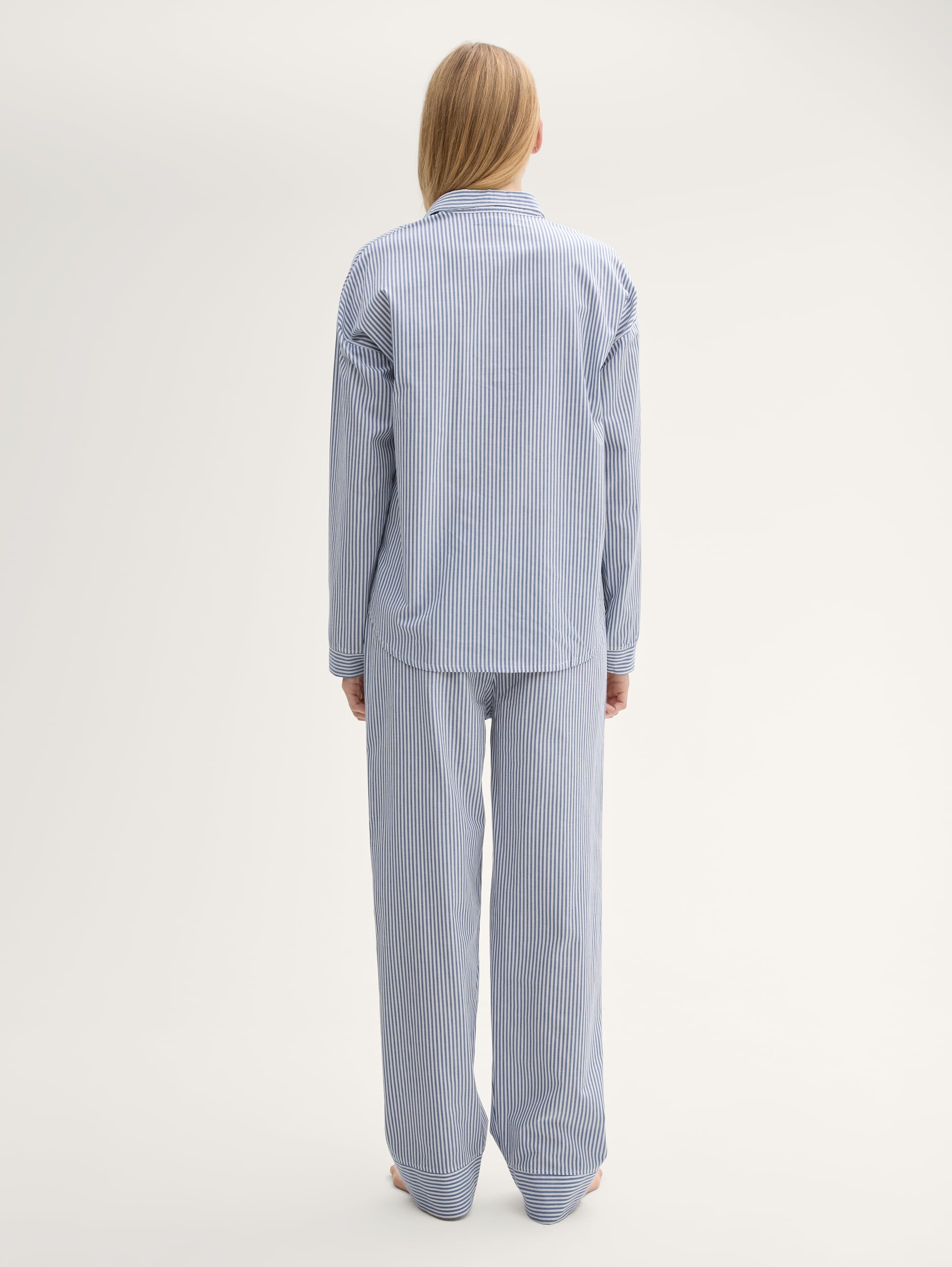 Pyjamaset met gestreept patroon - blue-medium-vertical stripe - Model-achteraanzicht