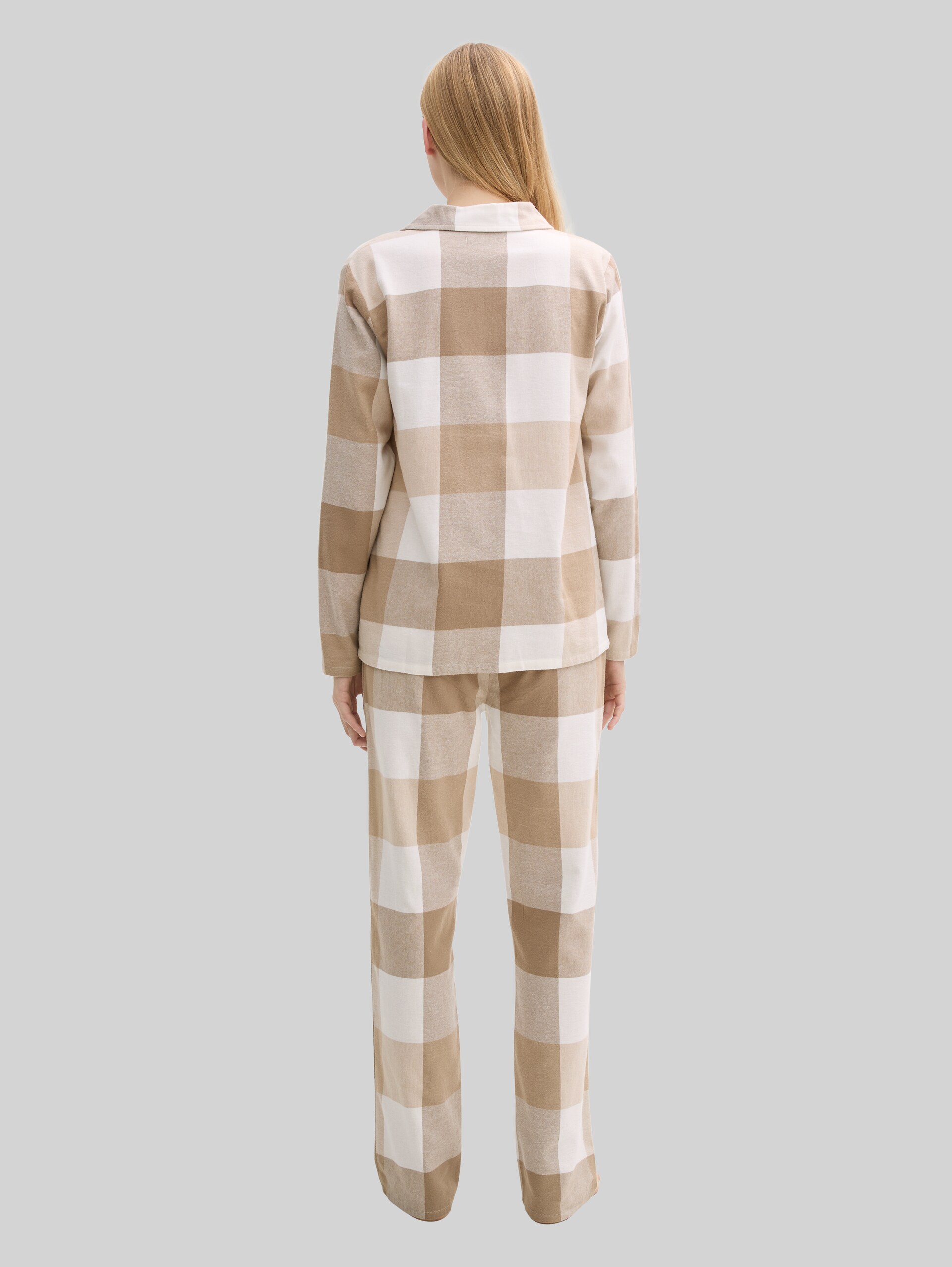 Pyjama-Set mit Karomuster - brown-midel-check - Model-Rückansicht
