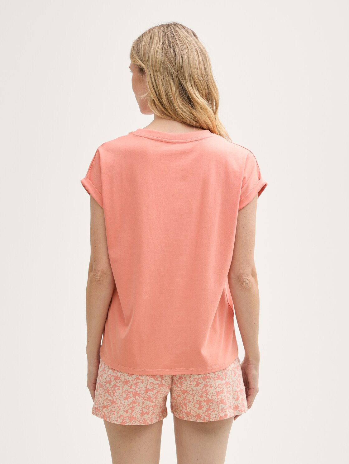 Pyjama-Set mit Allover-Print - red-medium-allover - Model-Rückansicht