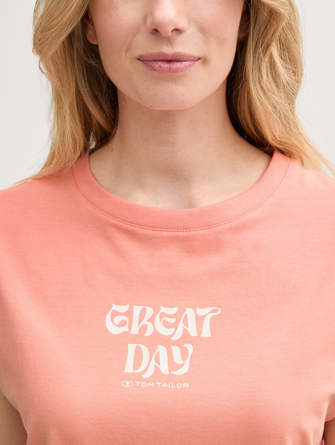 Pyjama-Set mit Allover-Print - red-medium-allover - Detail-Model-Ansicht