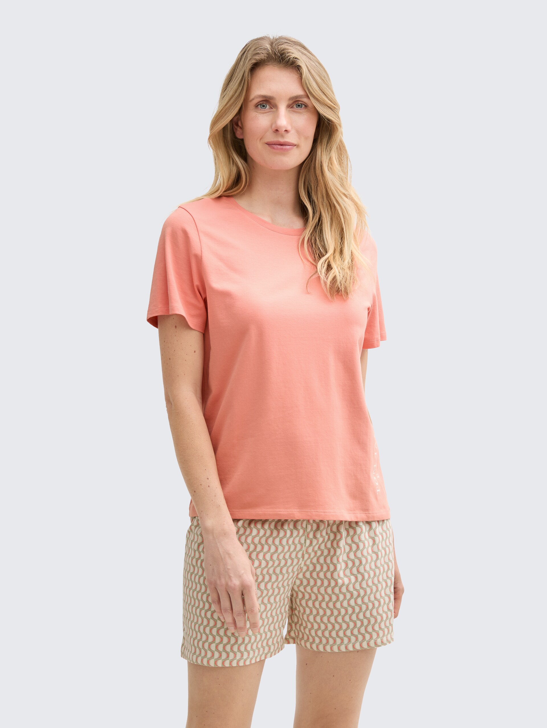 Pyjama-Set mit Allover-Print - red-medium-allover - Model-Vorderansicht