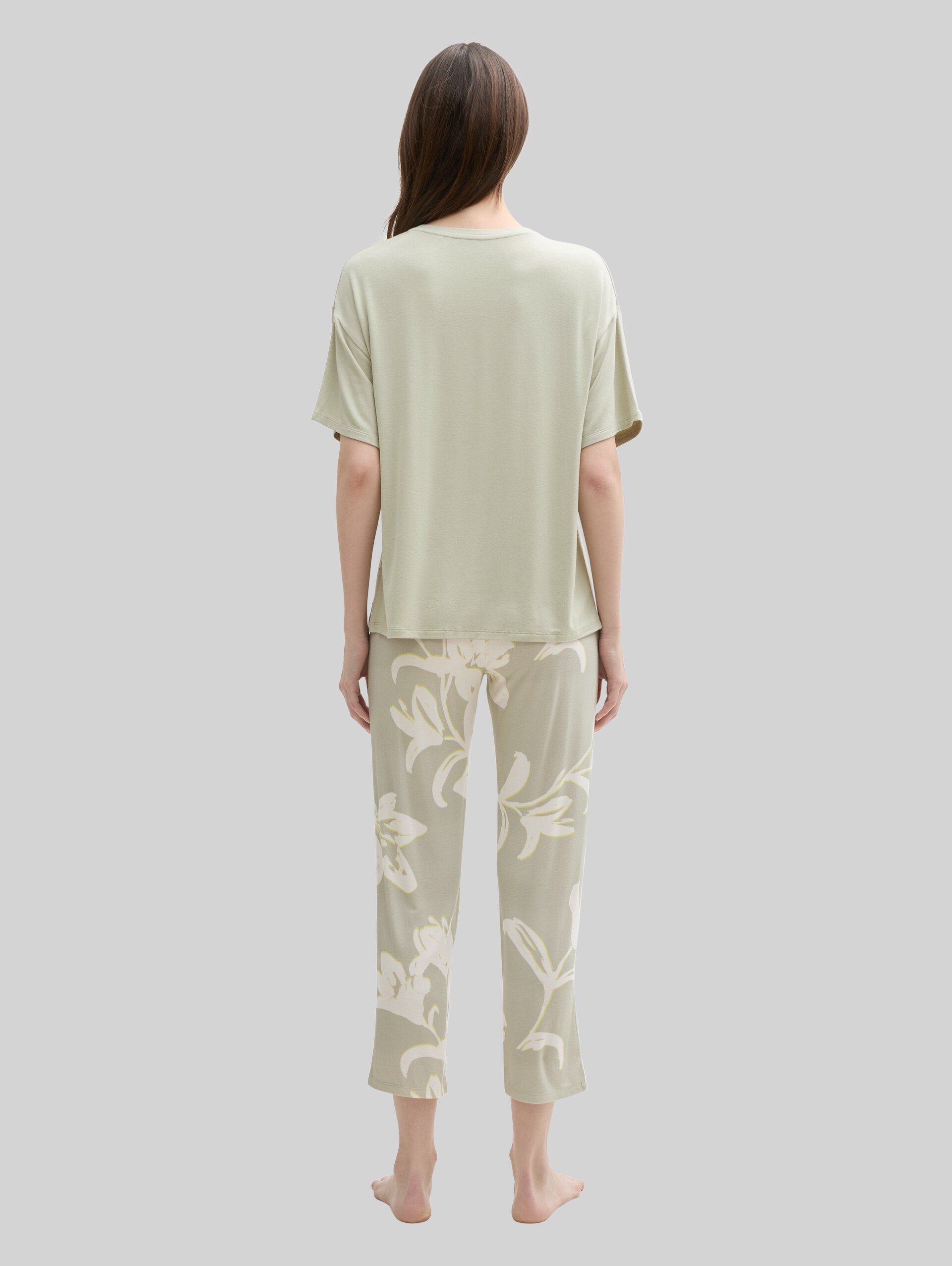 Pyjama set with all-over print - grün-hell-Allover - Model-back view