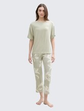 Pyjama-Set mit Allover-Print - grün-hell-Allover - seitliche Model-Ansicht