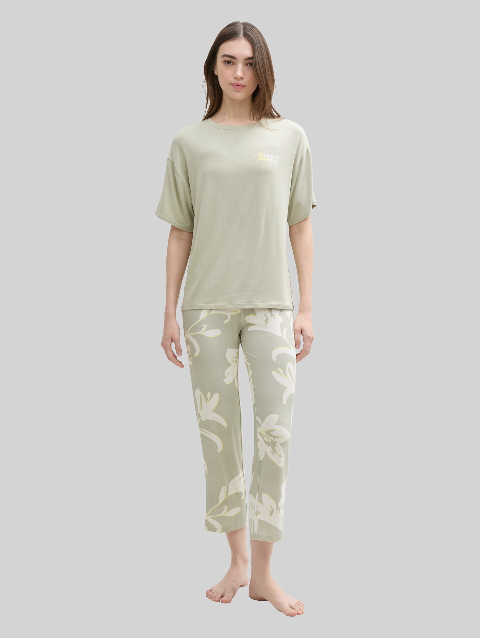 Pyjama set with all-over print - grün-hell-Allover - side model view